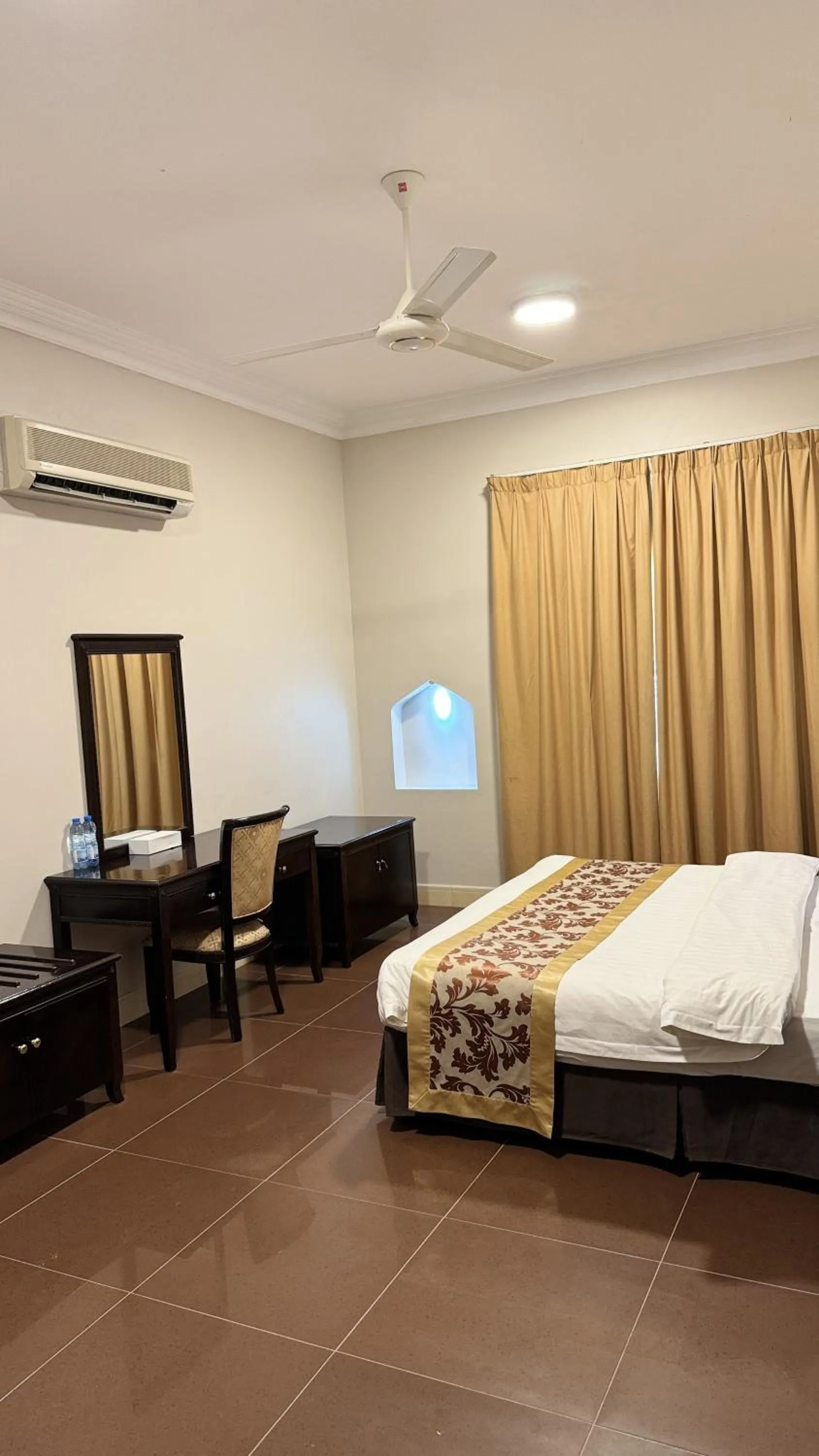 Bed in Gulf Crown Hotel Apartment