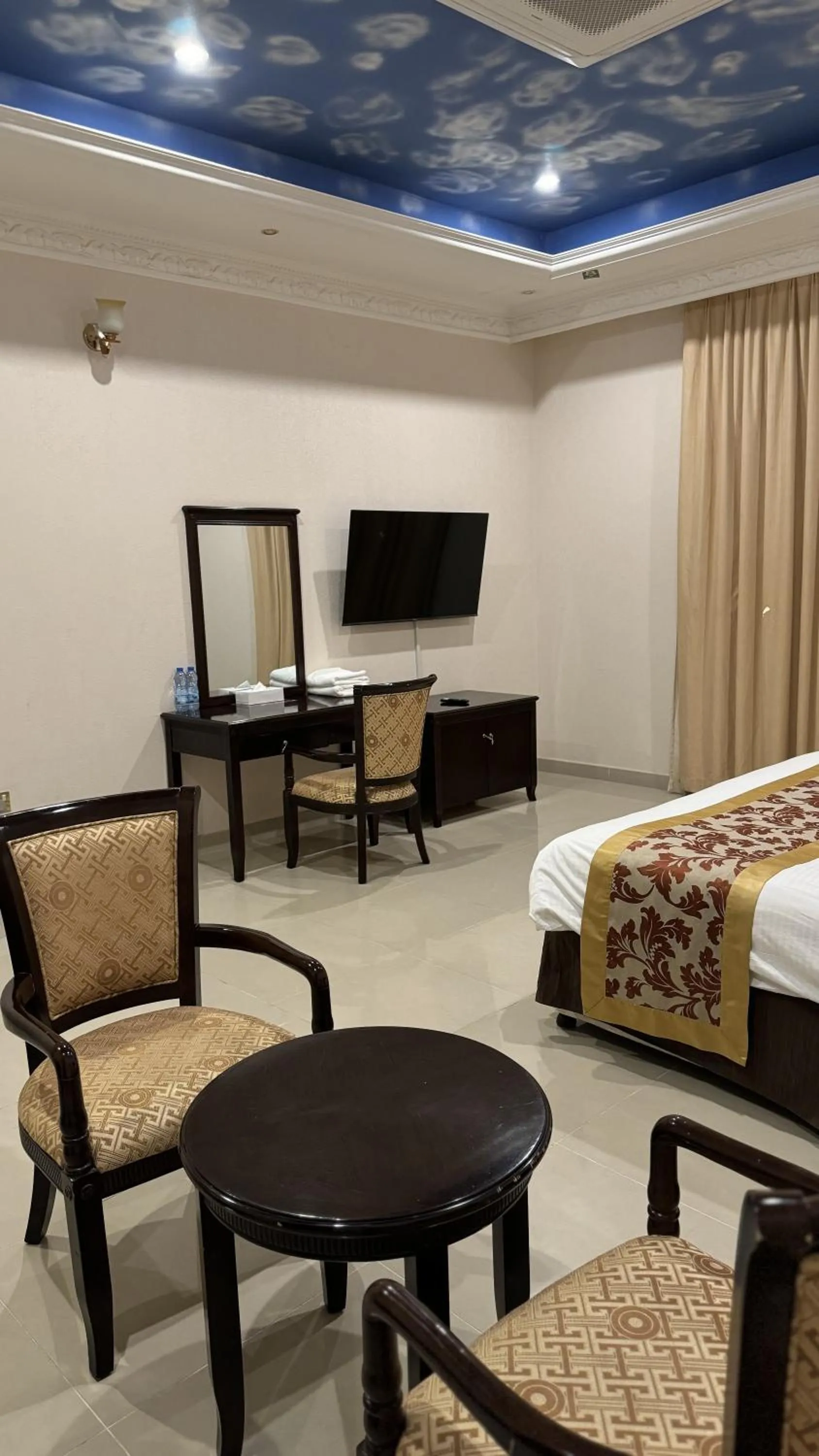 Bed in Gulf Crown Hotel Apartment