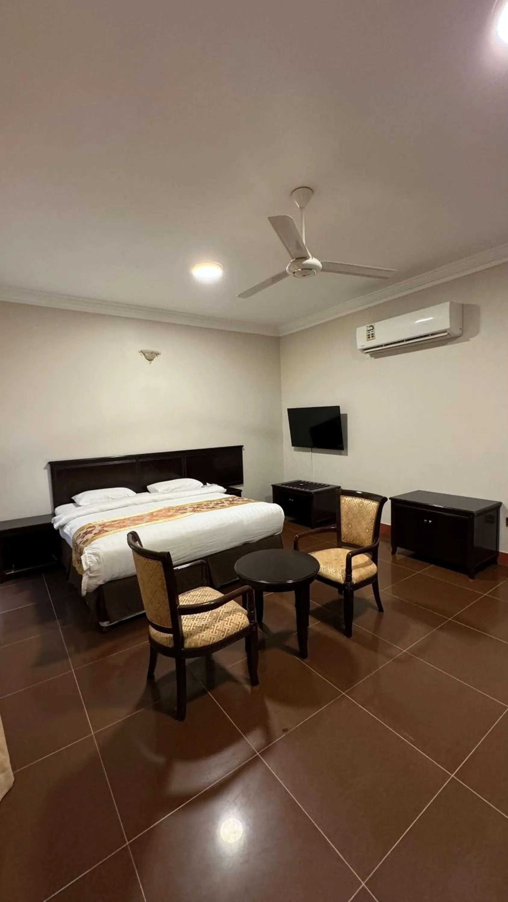 Gulf Crown Hotel Apartment