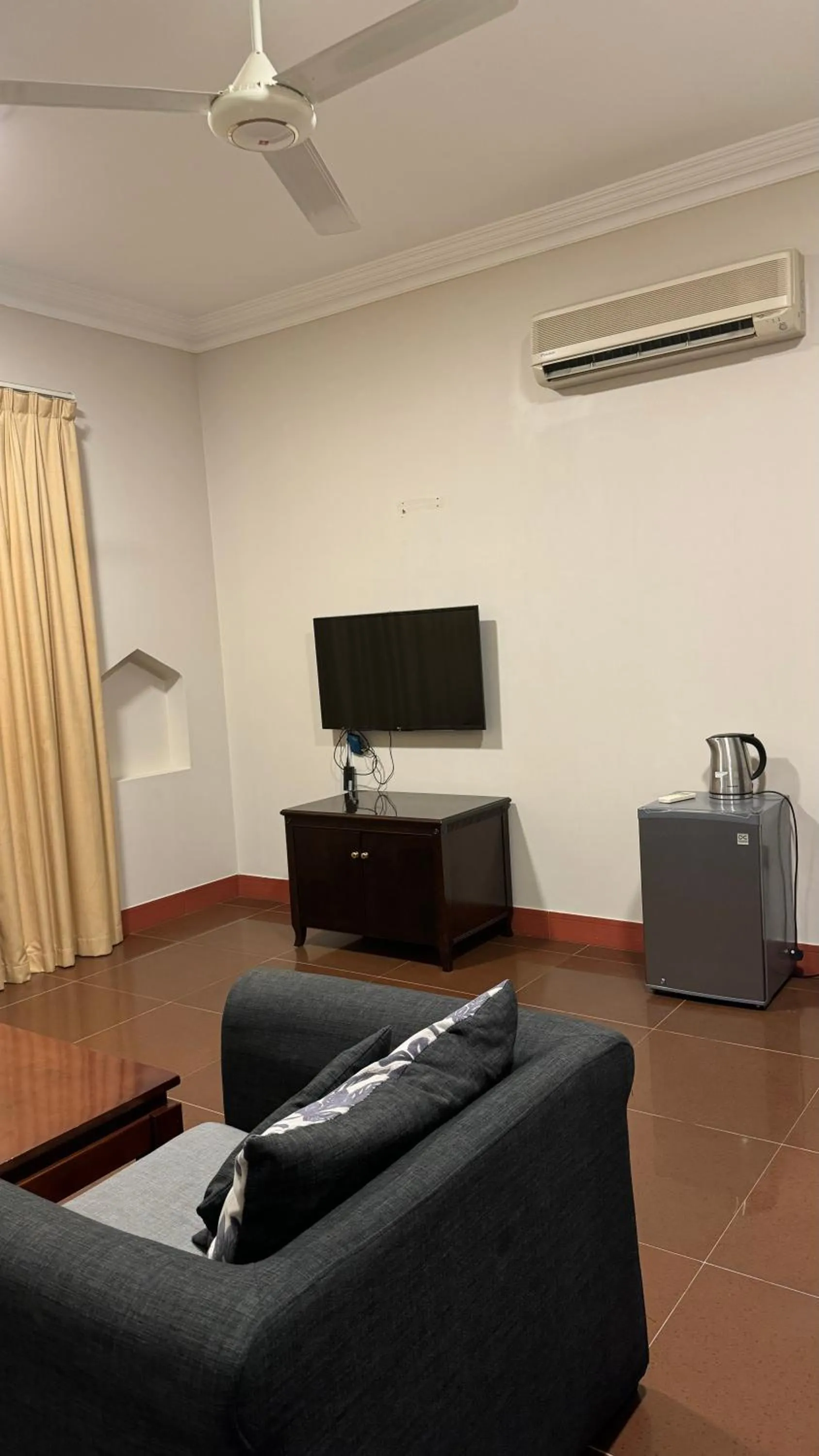 Gulf Crown Hotel Apartment