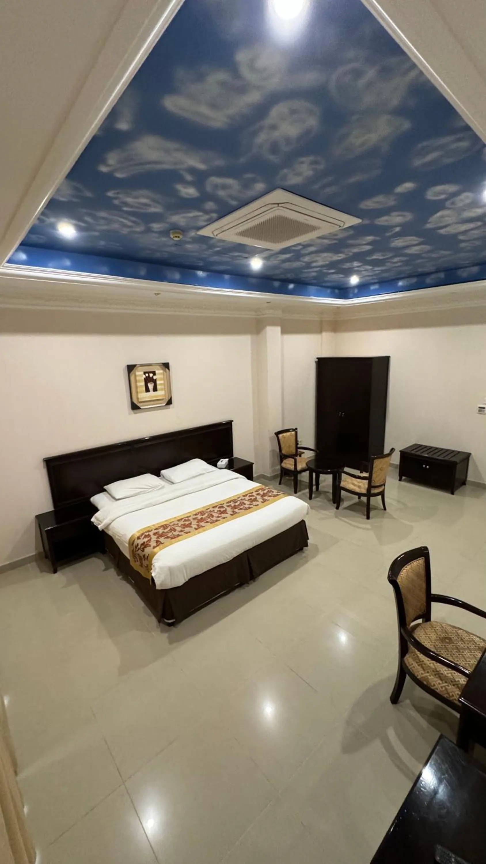 Bed in Gulf Crown Hotel Apartment