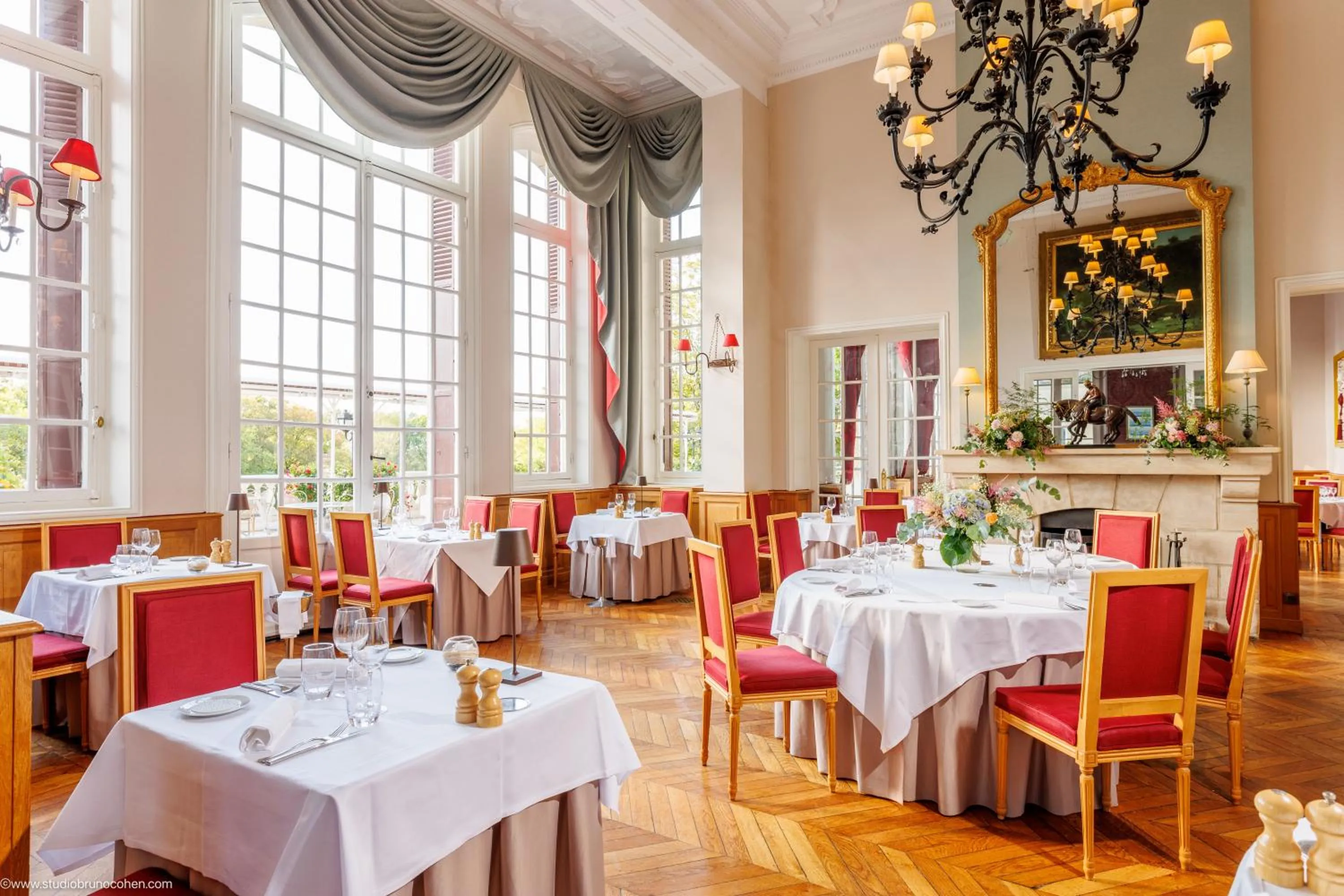 Restaurant/places to eat in Le Château de la Tour