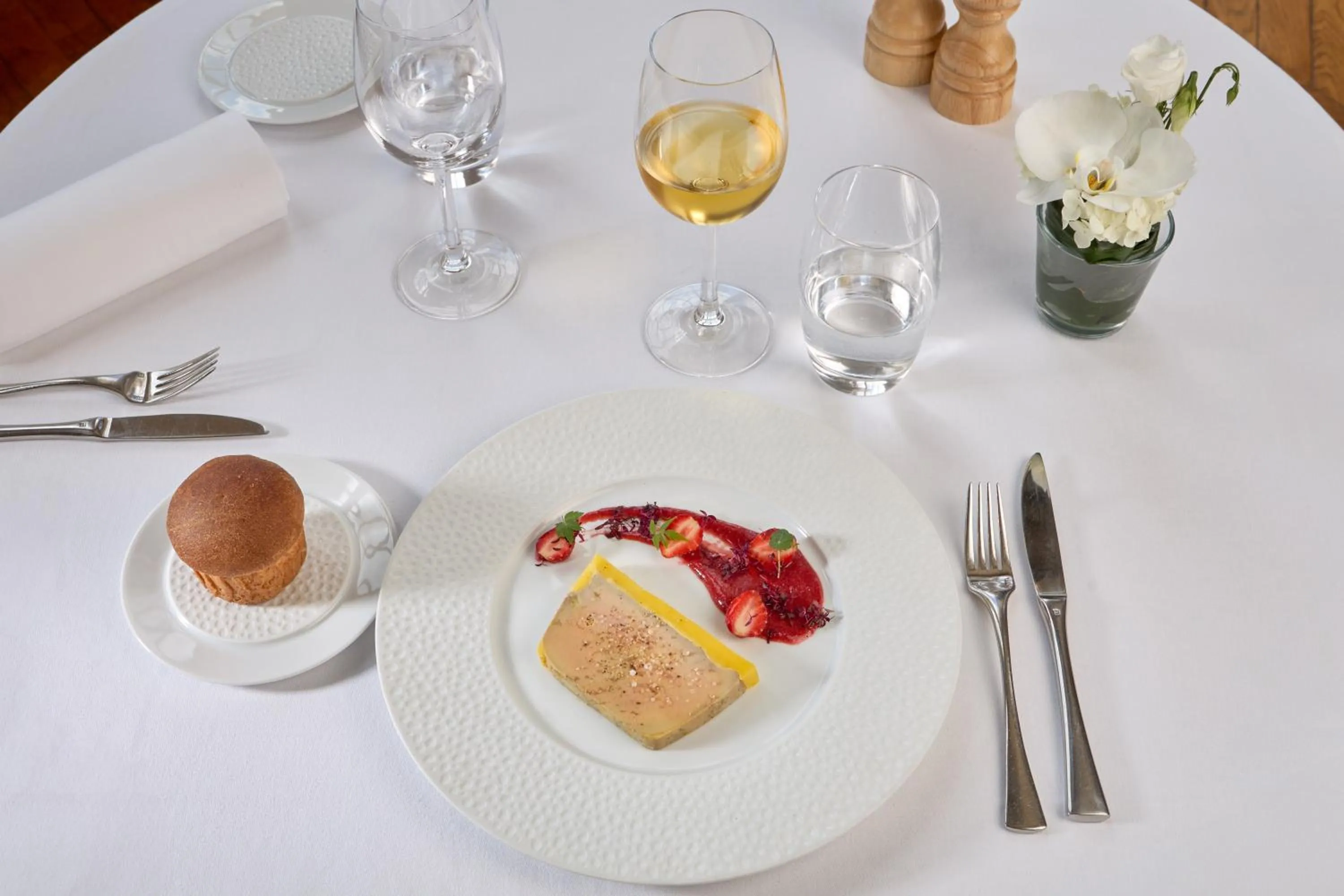 Restaurant/places to eat in Le Château de la Tour