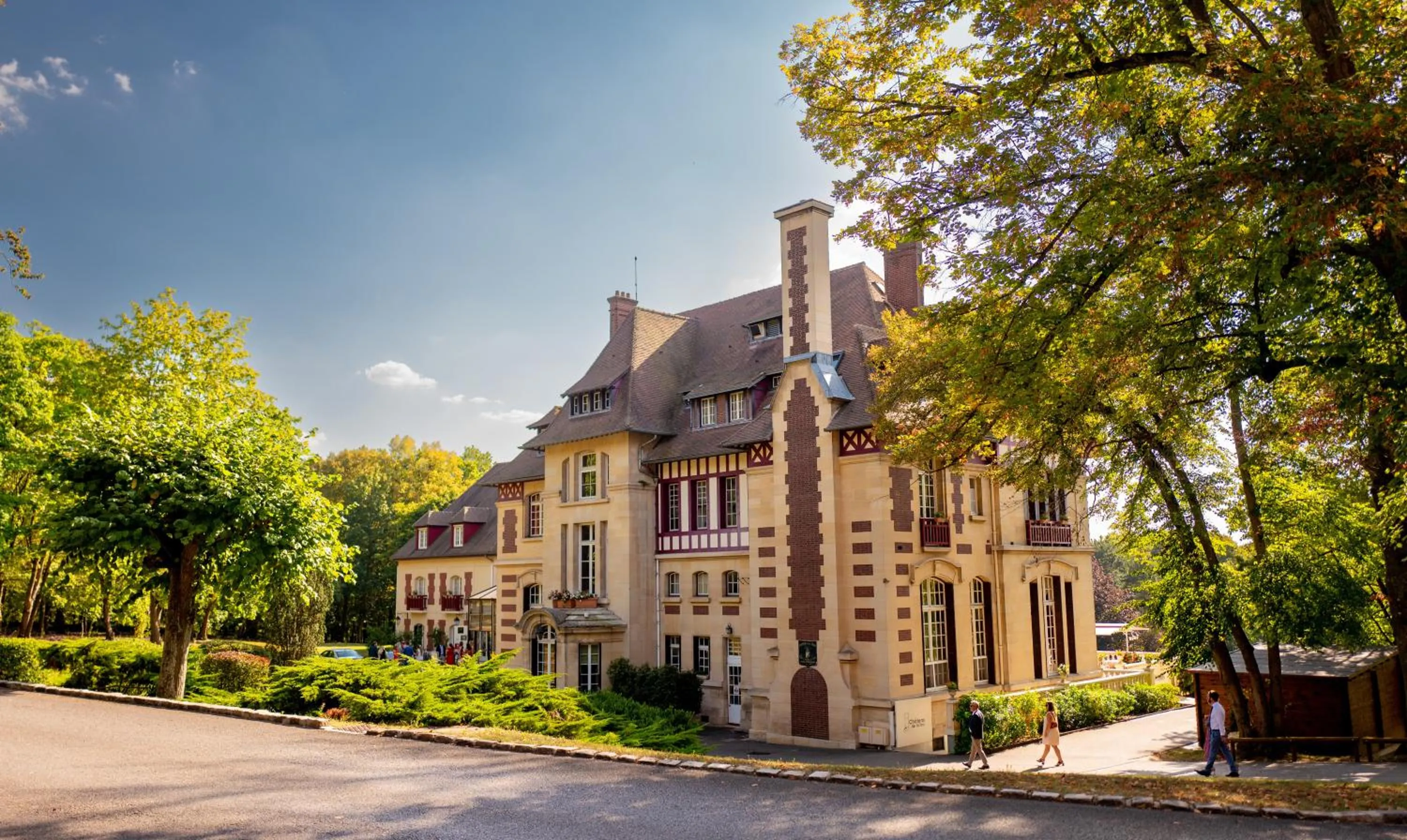 Property building in Le Château de la Tour