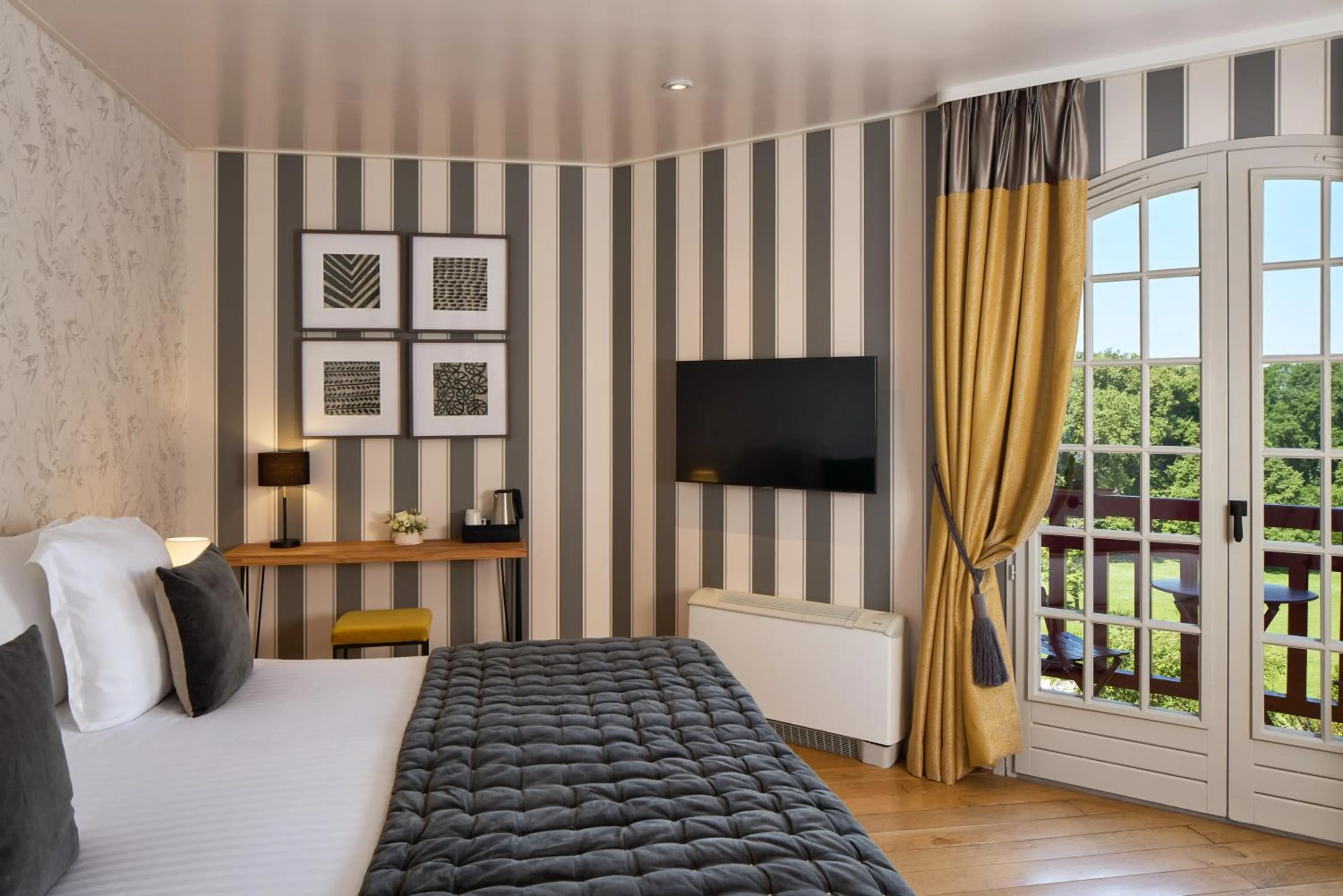 Bed in Le Château de la Tour