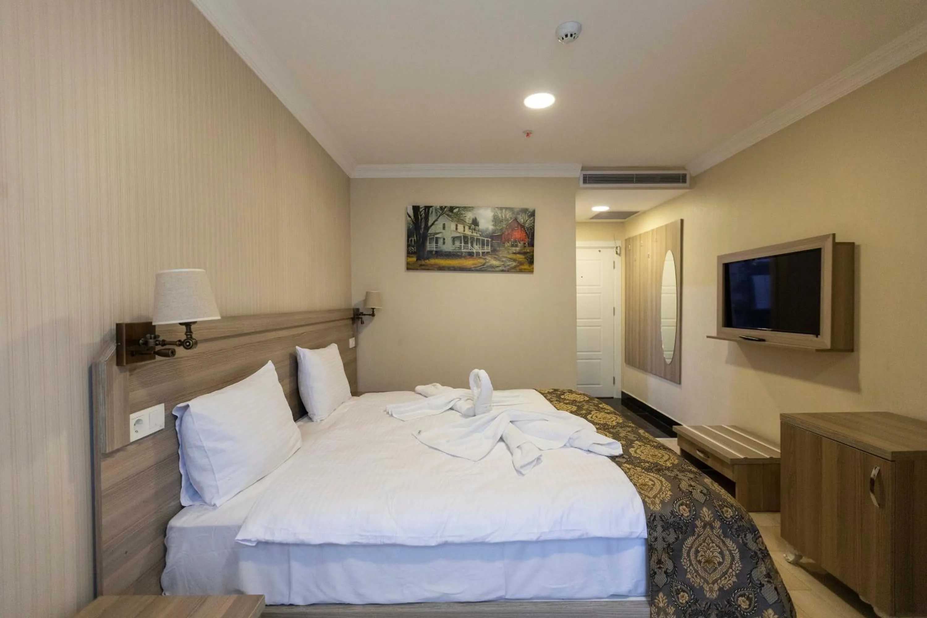 Photo of the whole room, Bed in World Point Hotel Besyol