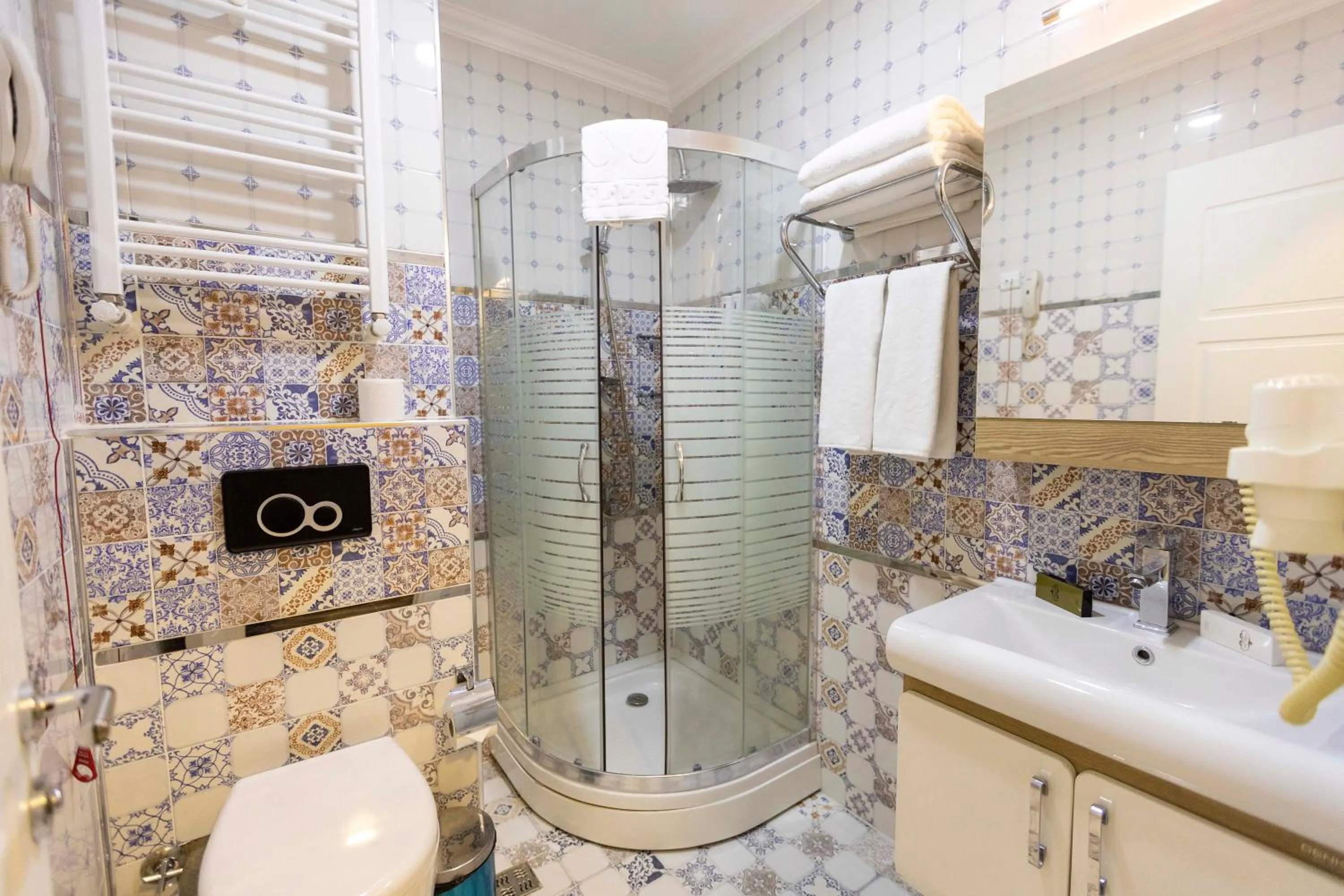 Bathroom in World Point Hotel Besyol