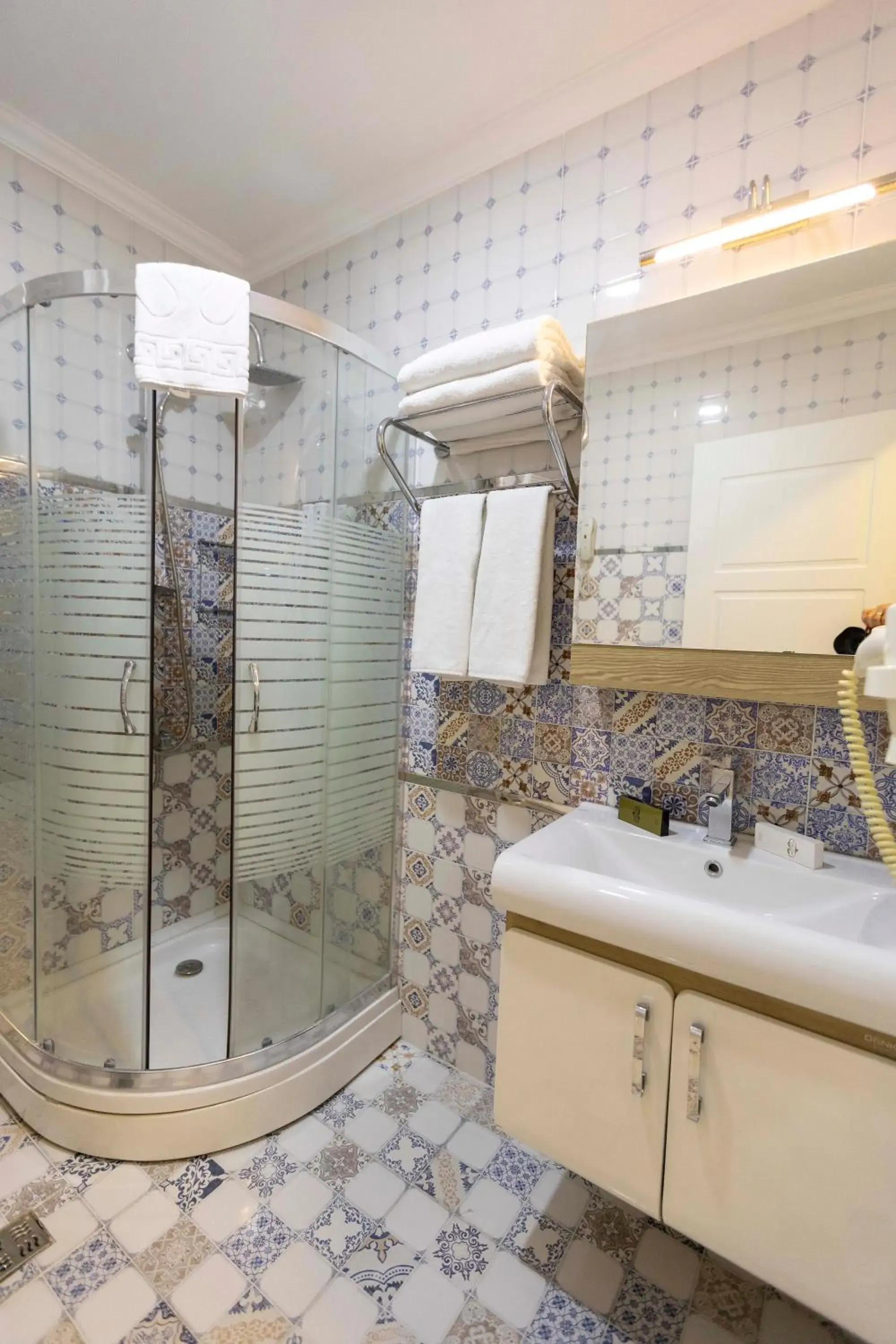 Bathroom in World Point Hotel Besyol Bathroom in World Point Hotel Besyol