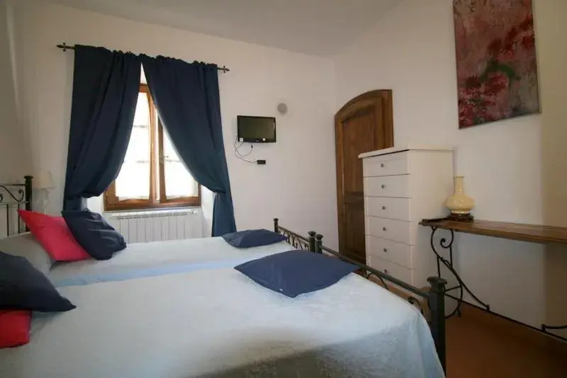 Twin Room - single occupancy in B&B Castello Malaspina di Tresana Twin Room - single occupancy in B&B Castello Malaspina di Tresana