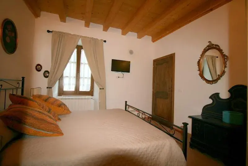 King Room - single occupancy in B&B Castello Malaspina di Tresana King Room - single occupancy in B&B Castello Malaspina di Tresana