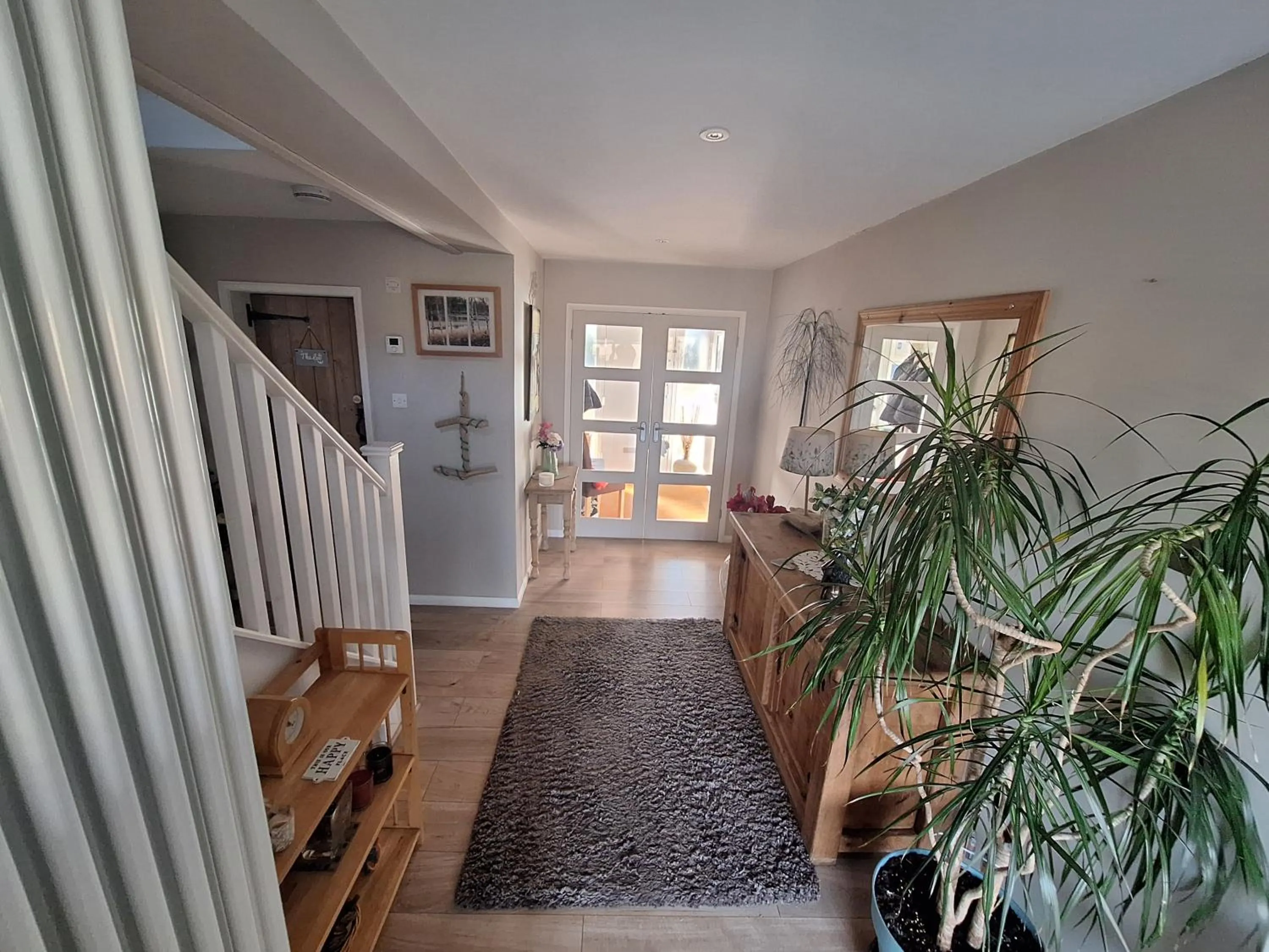 By the sea, home from home sleeps 6