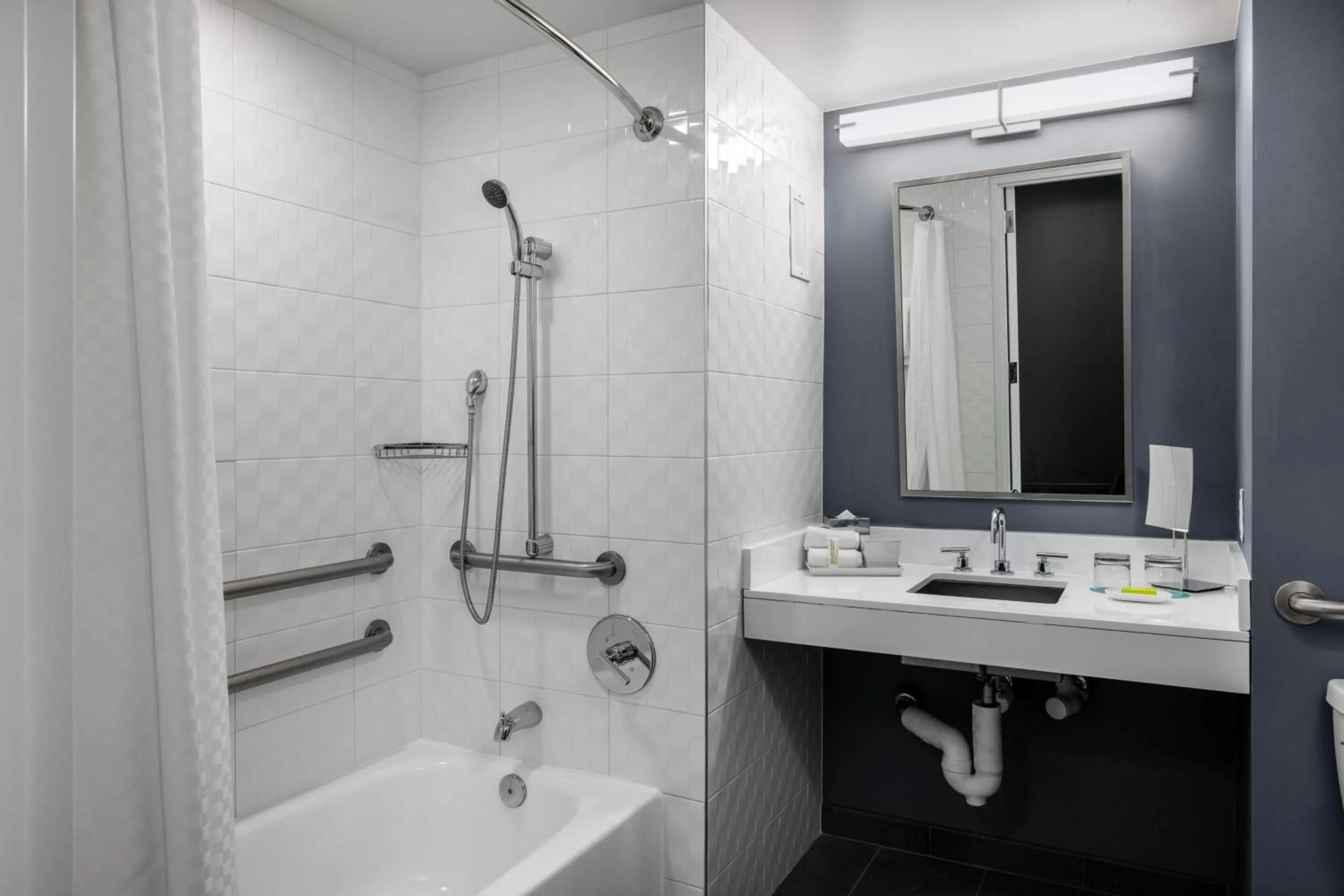 Bathroom in Le Meridien Atlanta Perimeter