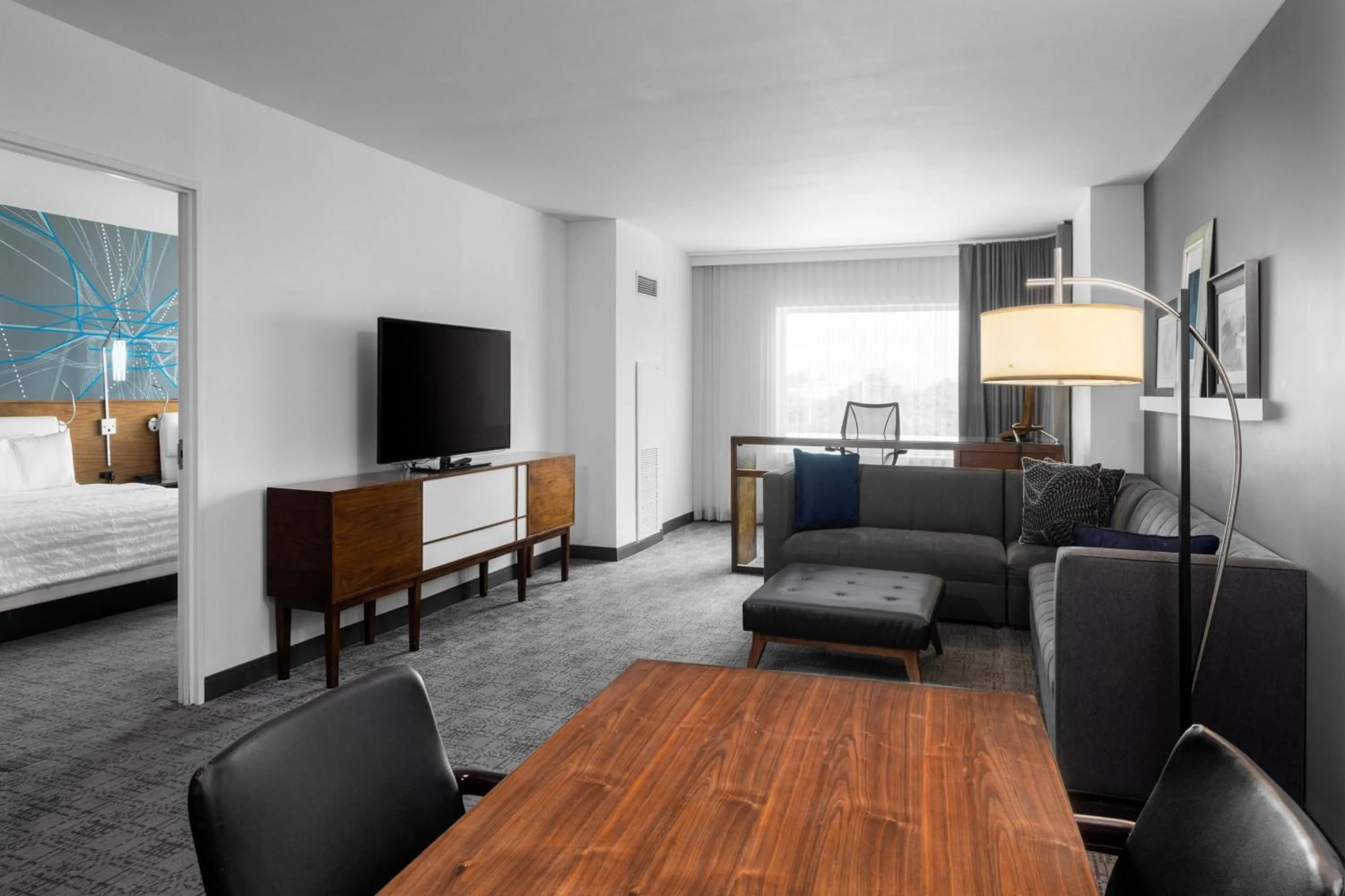 Bedroom, Bed in Le Meridien Atlanta Perimeter