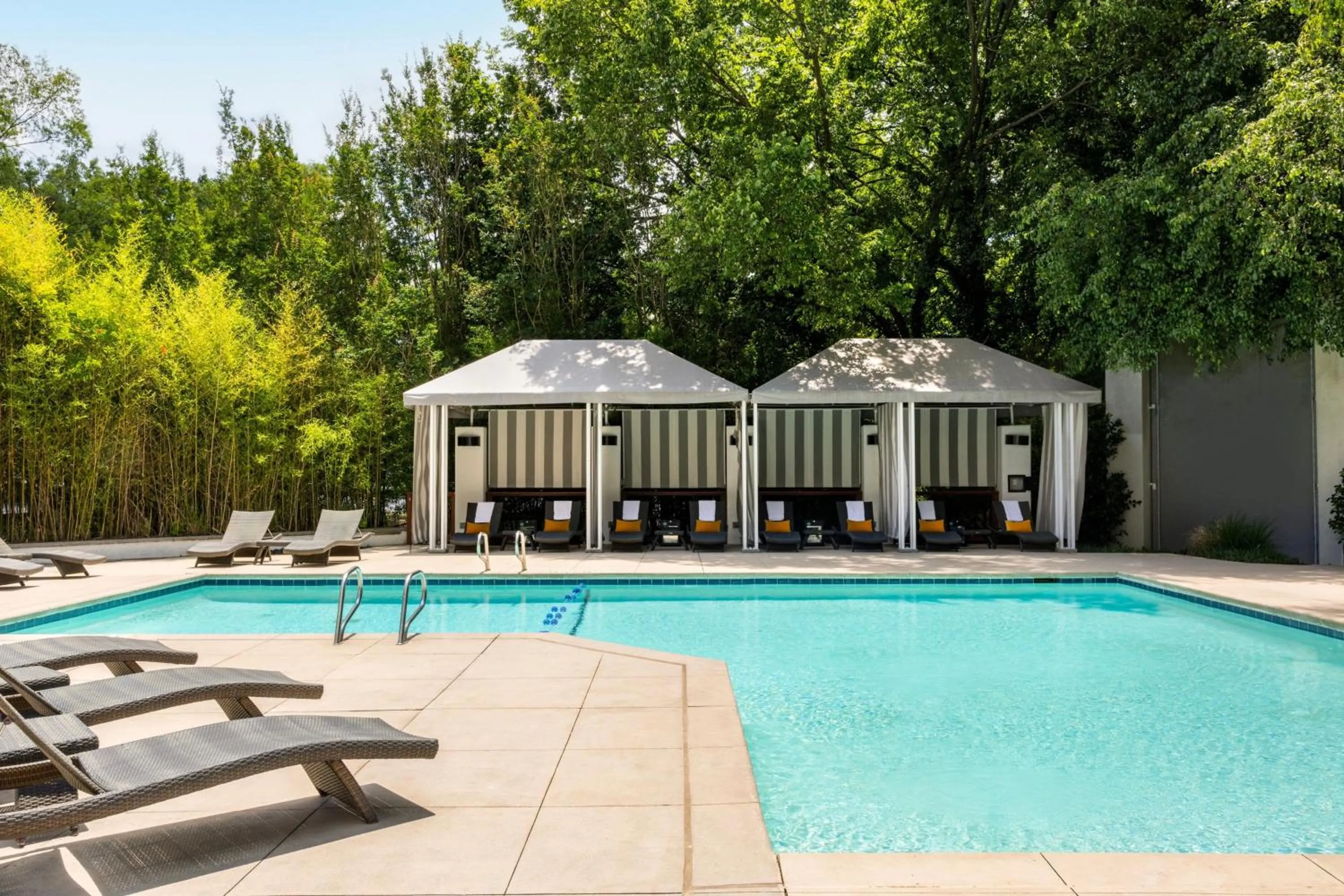 Swimming pool in Le Meridien Atlanta Perimeter