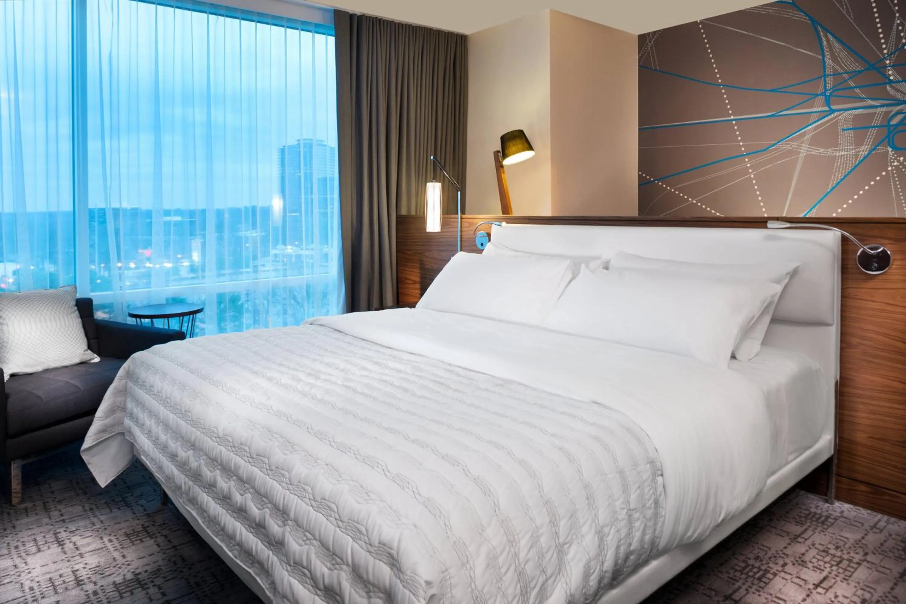 Bedroom, Bed in Le Meridien Atlanta Perimeter