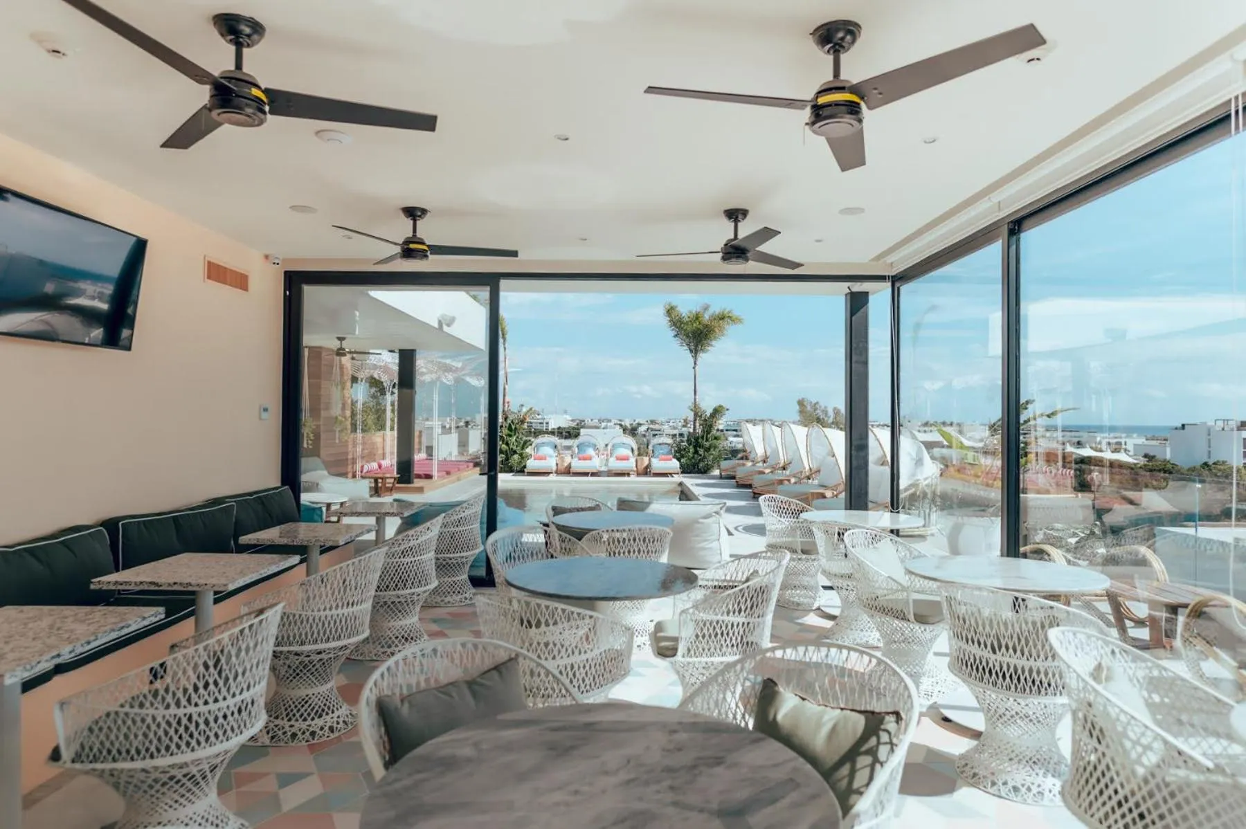 Restaurant/places to eat in CALIXTA Hotel