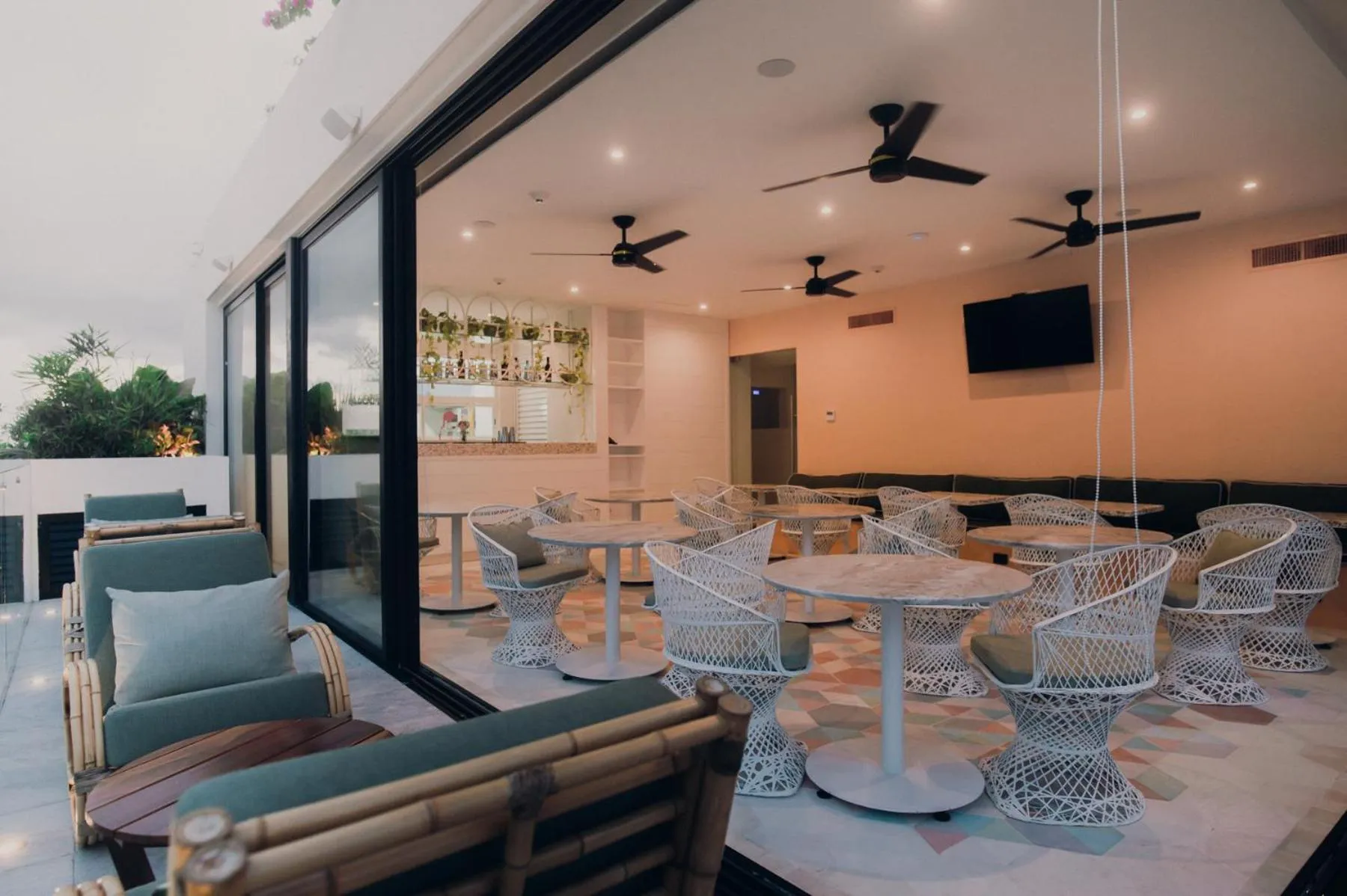 Restaurant/places to eat in CALIXTA Hotel