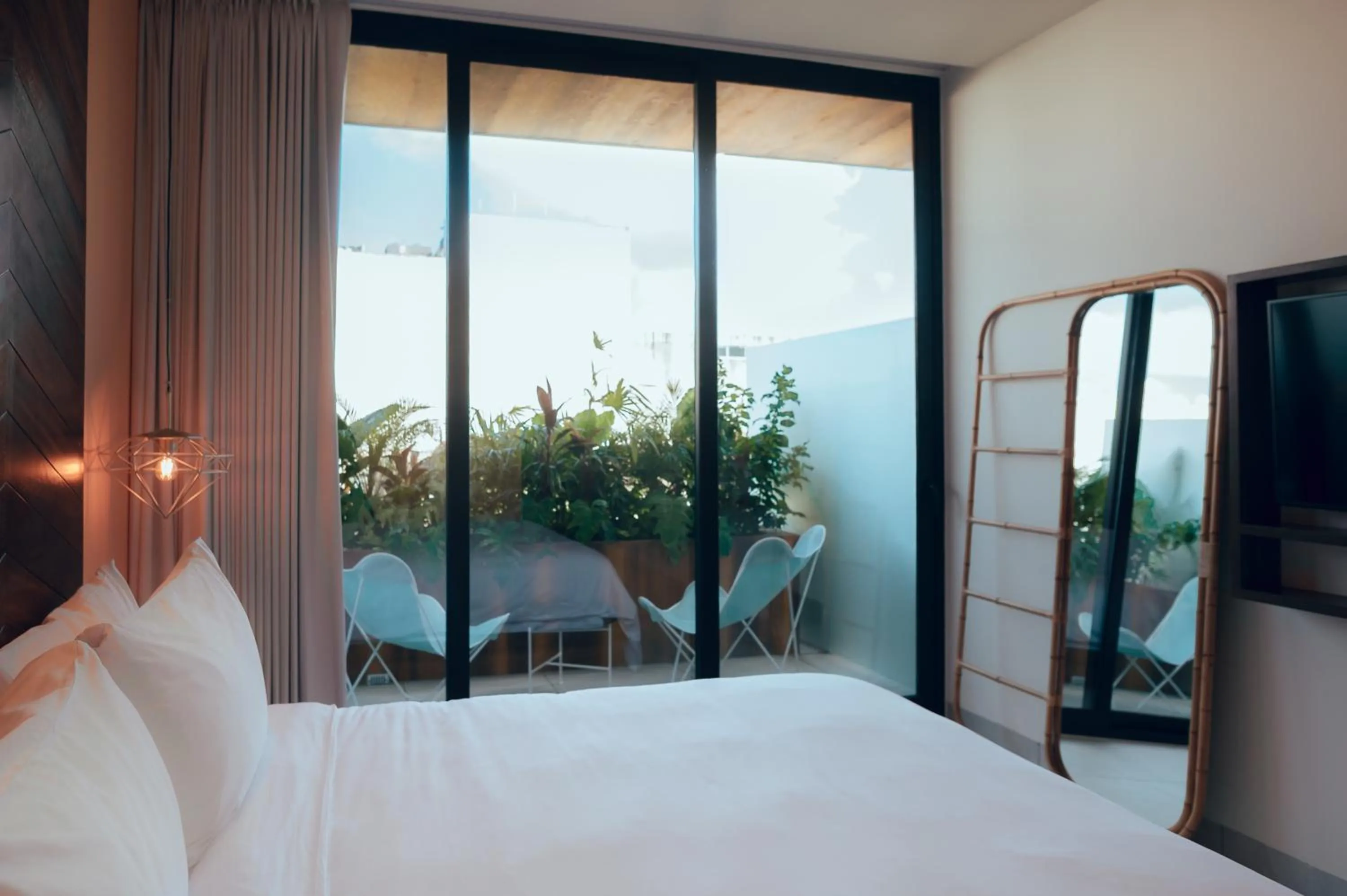 Photo of the whole room, Bed in CALIXTA Hotel