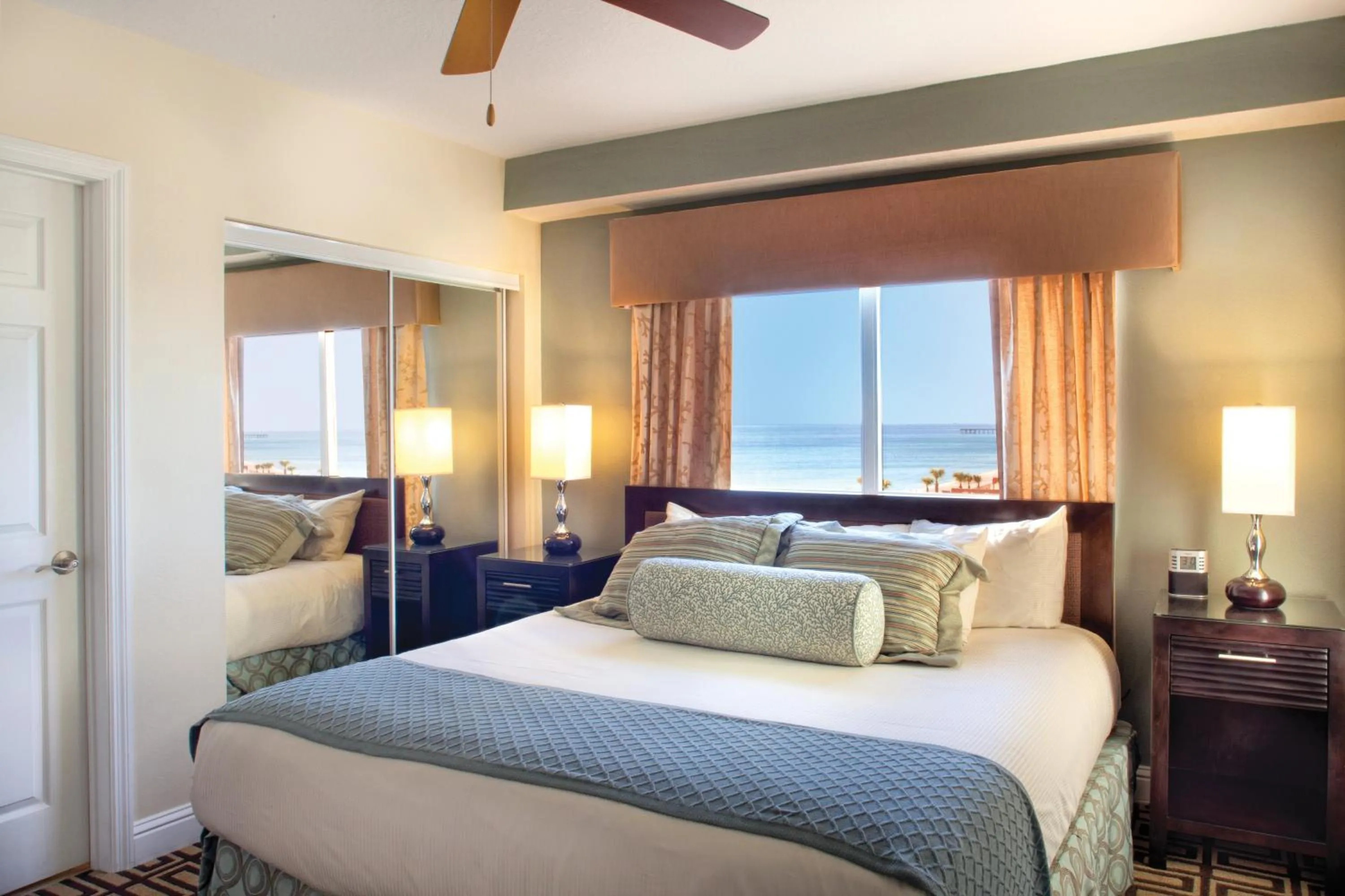 Photo of the whole room, Bed in Club Wyndham Panama City Beach