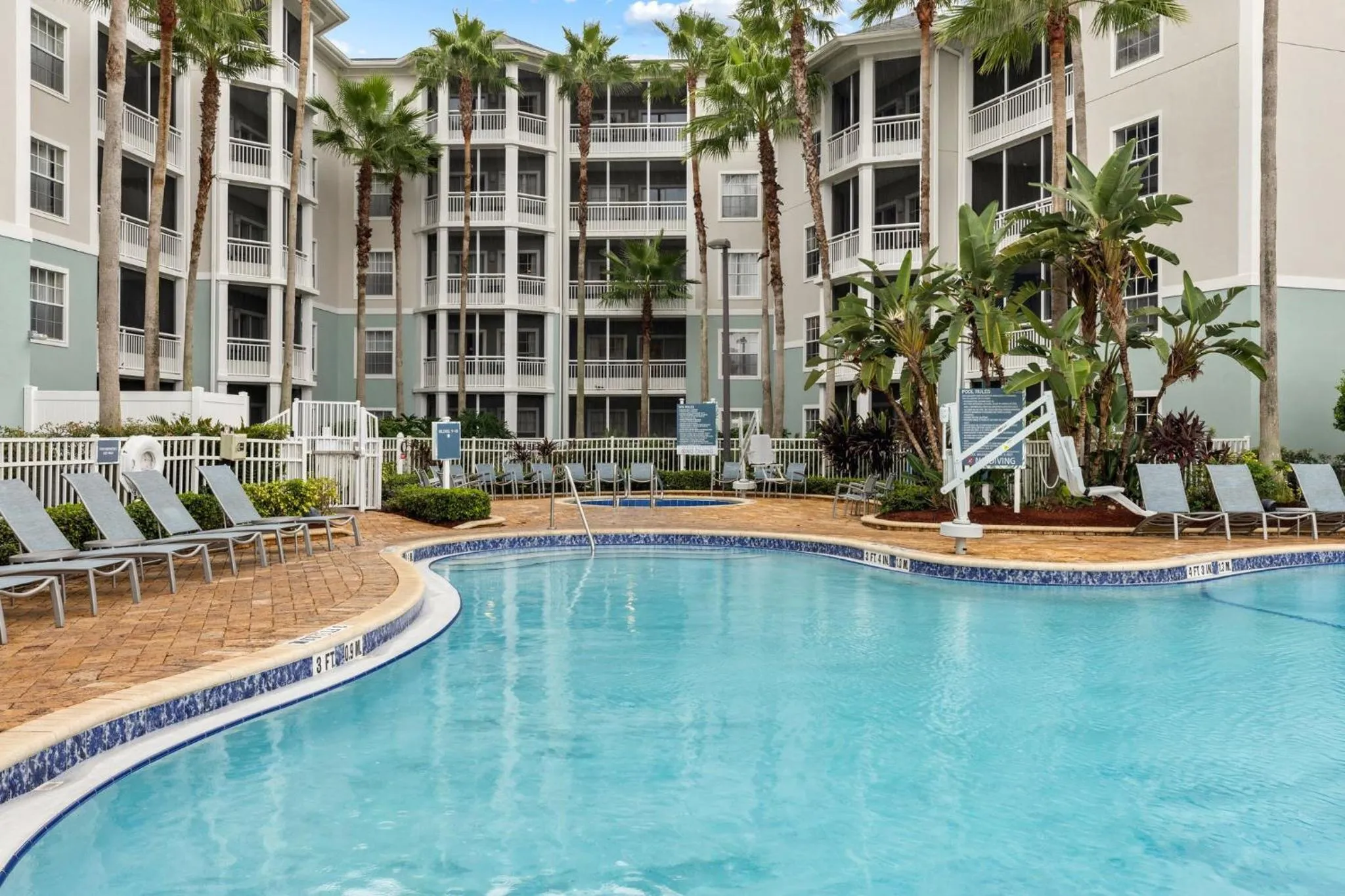 Swimming pool in Club Wyndham Cypress Palms