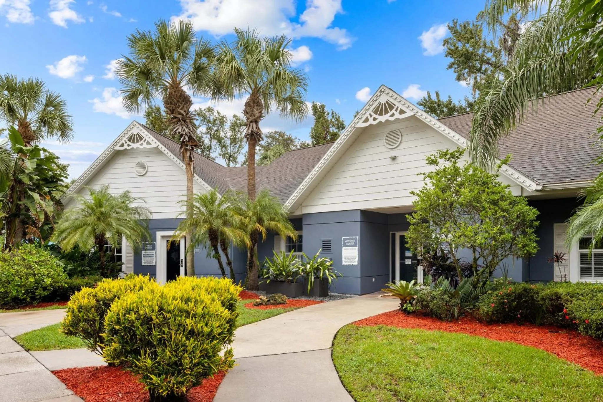 Property building in Club Wyndham Cypress Palms