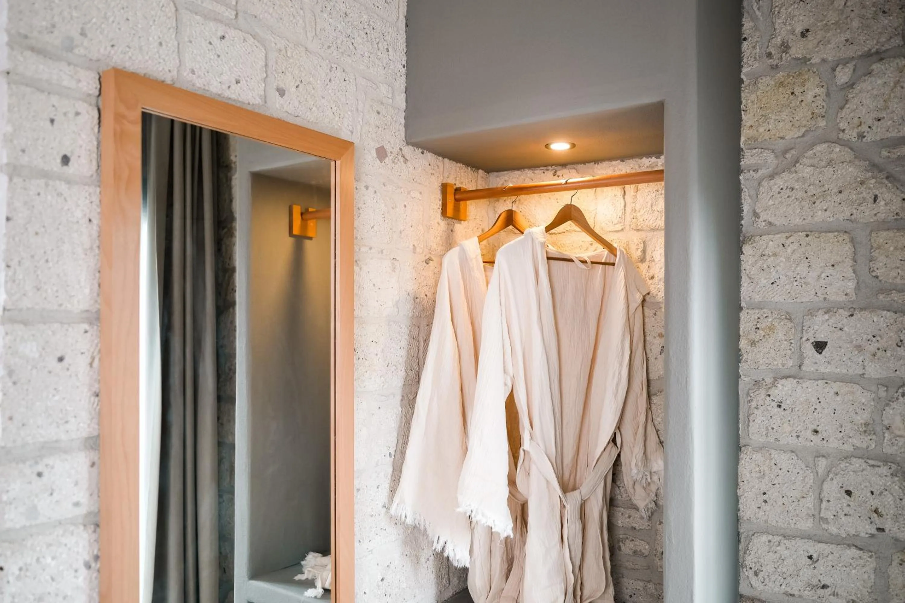 wardrobe in Derin Alacati