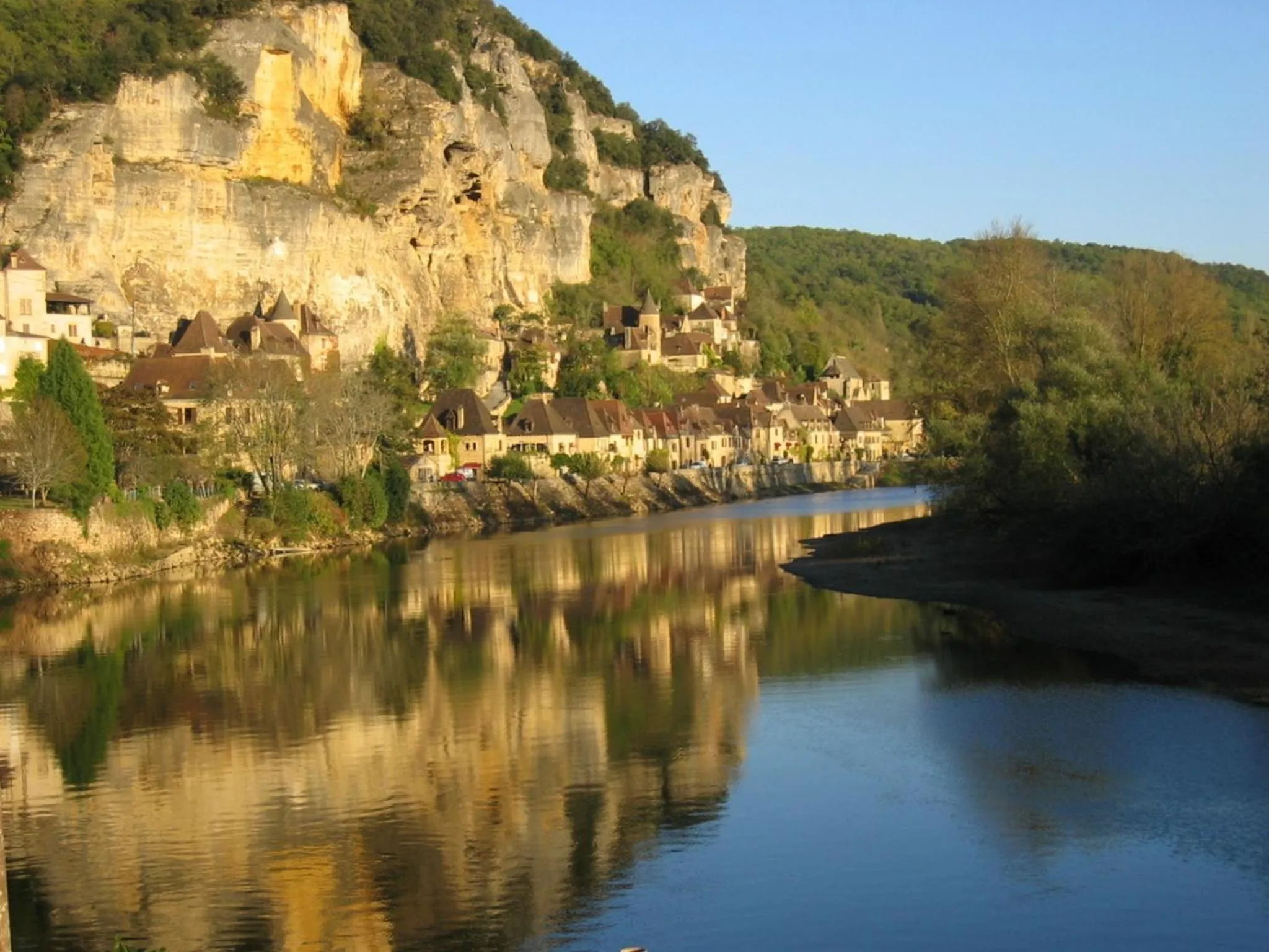 Nearby landmark in La Maison de Tari