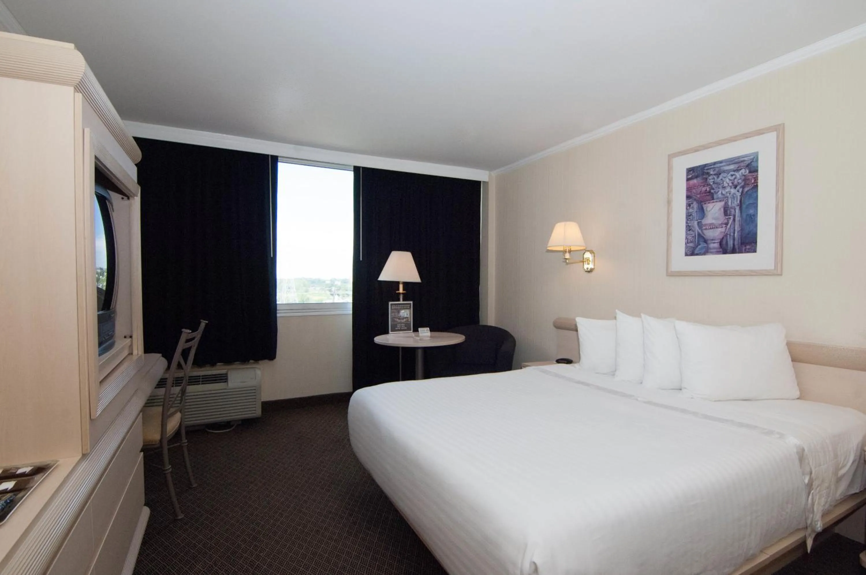 Photo of the whole room, Bed in Meadowlands View Hotel