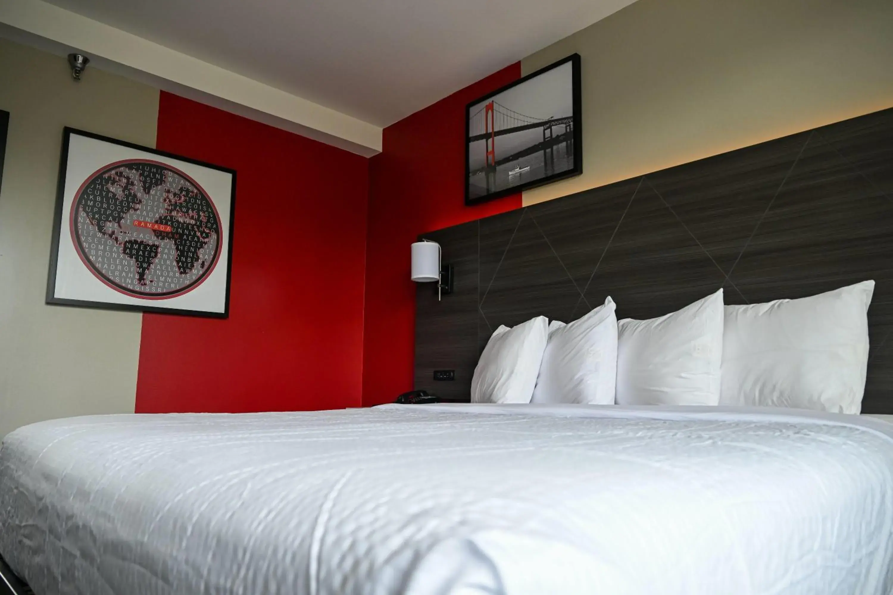 Photo of the whole room, Bed in Ramada by Wyndham North Bergen Photo of the whole room, Bed in Ramada by Wyndham North Bergen