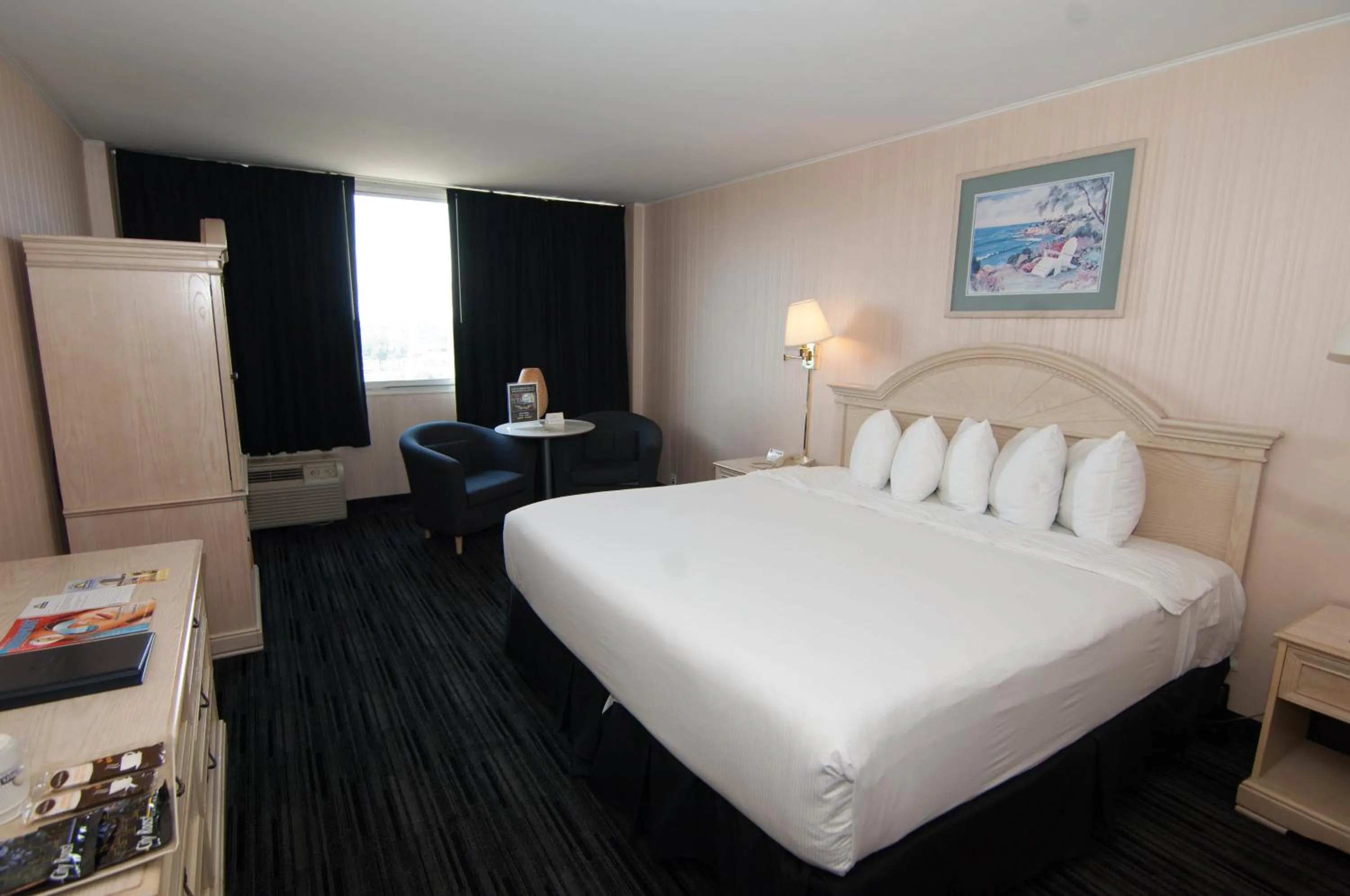 Photo of the whole room, Bed in Meadowlands View Hotel