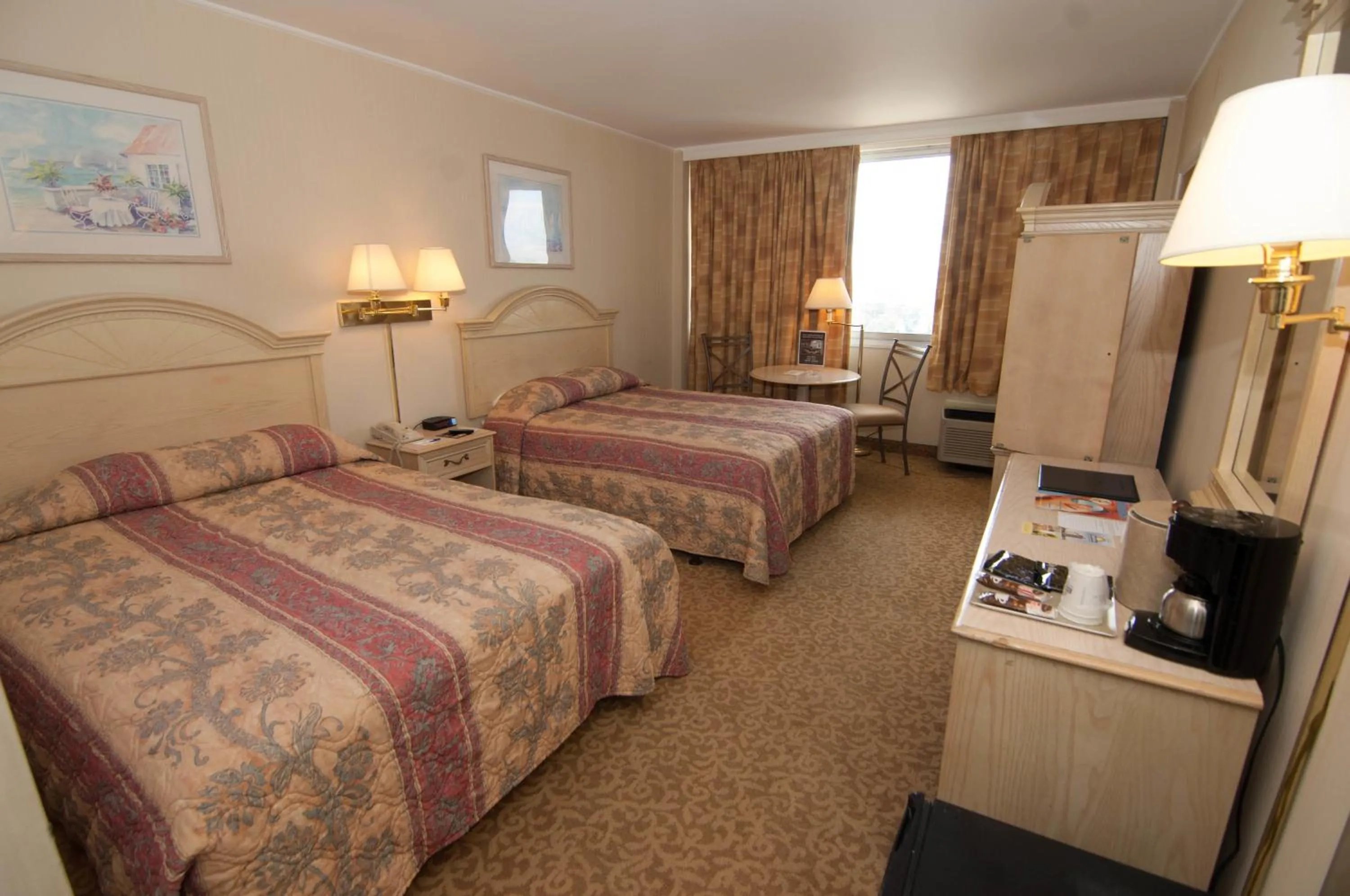 Photo of the whole room, Bed in Meadowlands View Hotel