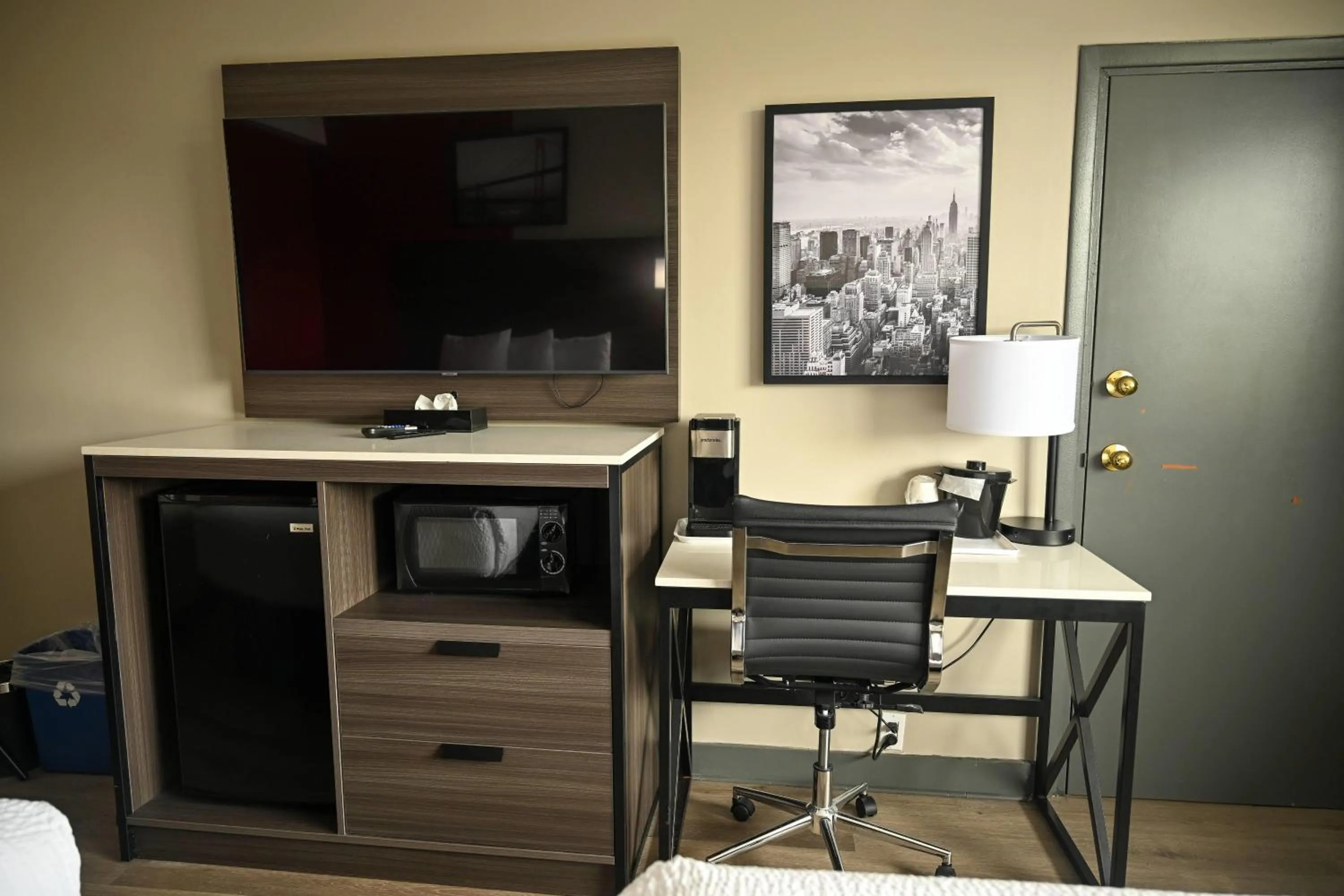 Photo of the whole room in Ramada by Wyndham North Bergen