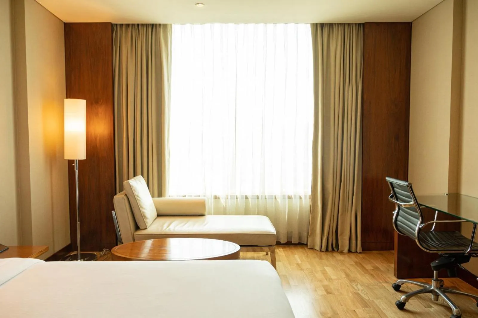 Living room, Bed in DoubleTree by Hilton-Pune Chinchwad