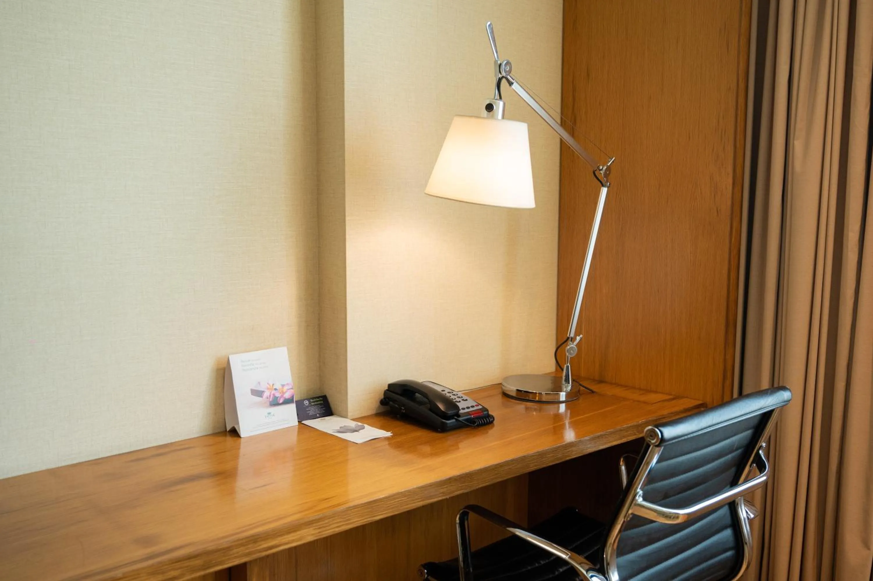 Communal lounge/ TV room in DoubleTree by Hilton-Pune Chinchwad