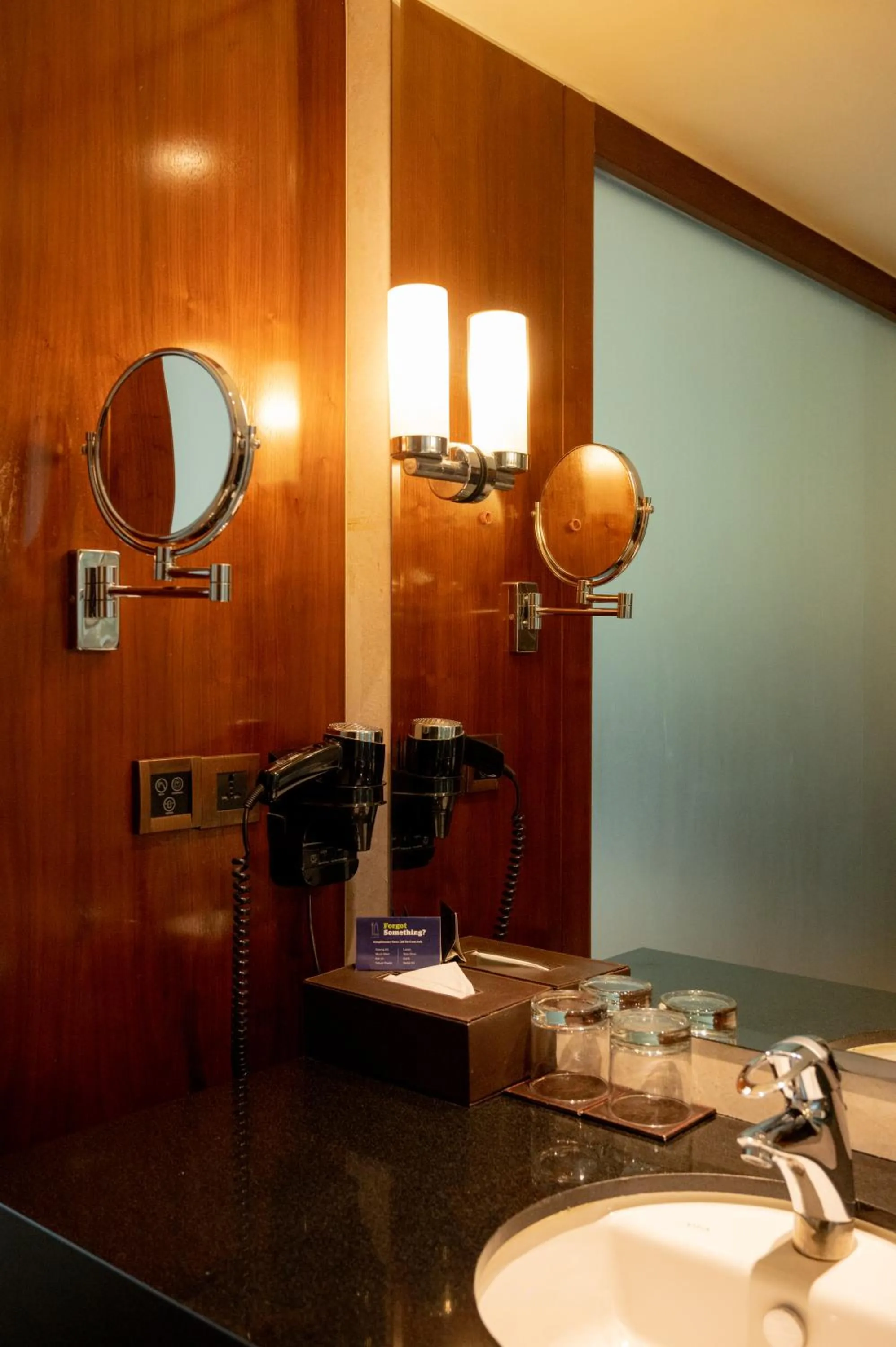 Bathroom in DoubleTree by Hilton-Pune Chinchwad