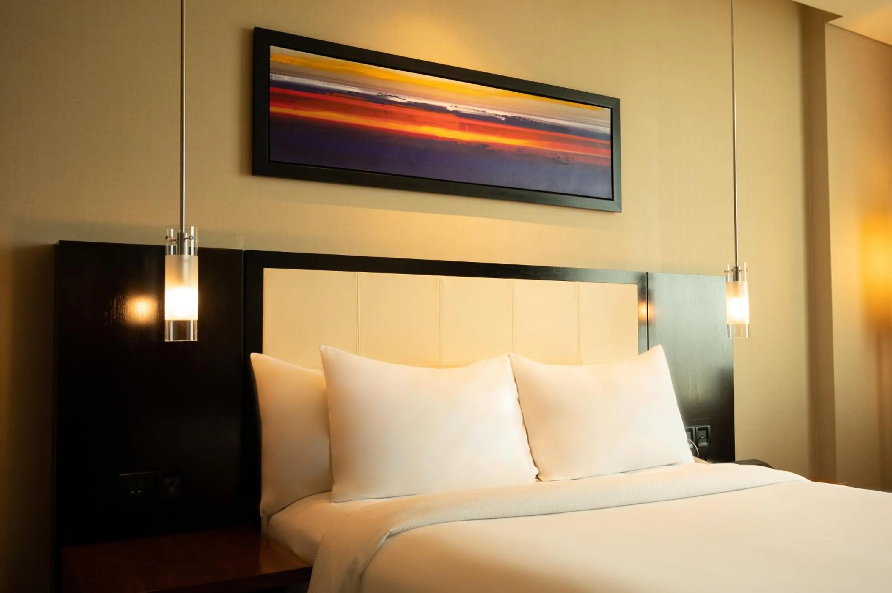 Bed in DoubleTree by Hilton-Pune Chinchwad