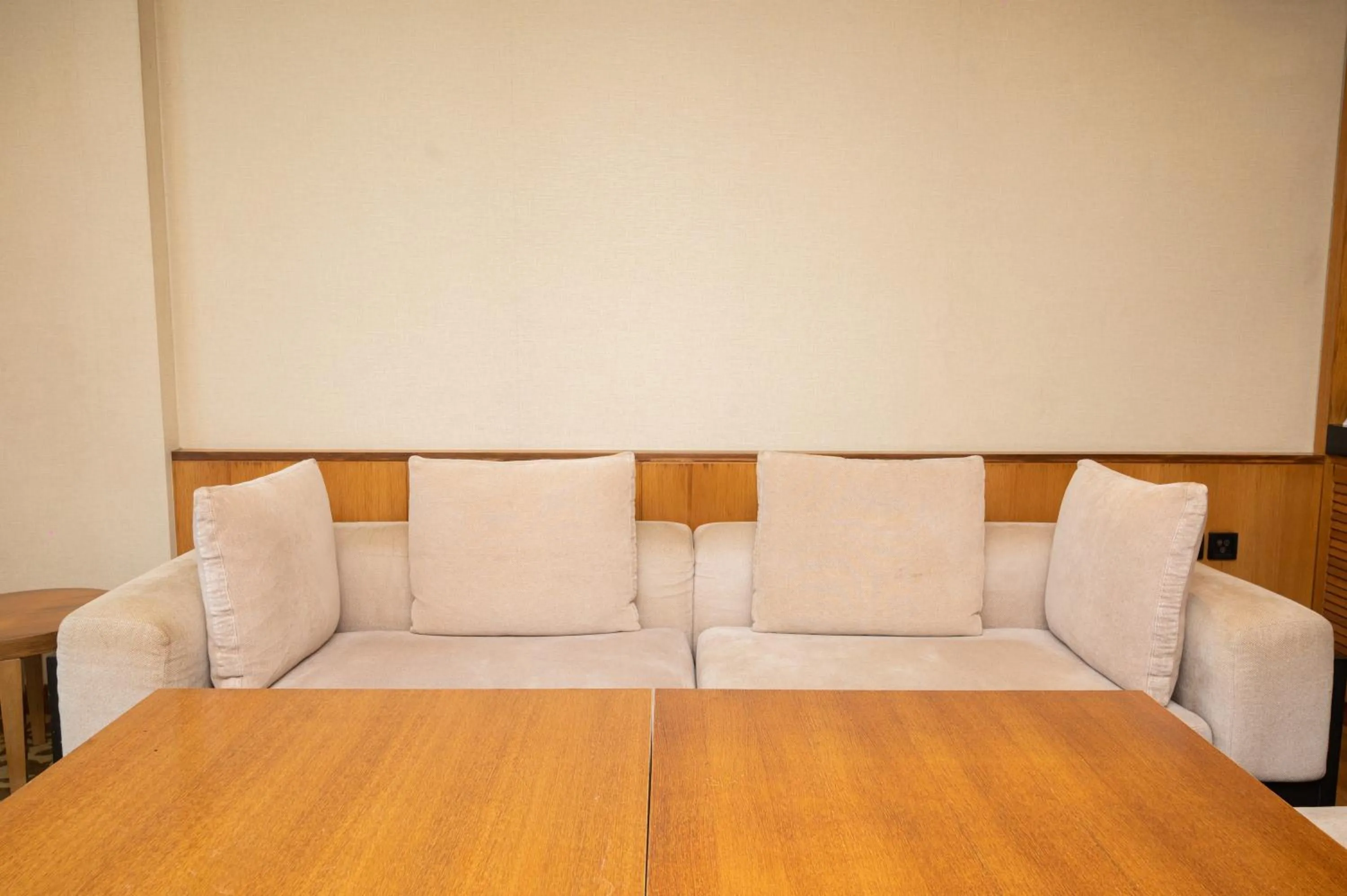 Living room in DoubleTree by Hilton-Pune Chinchwad