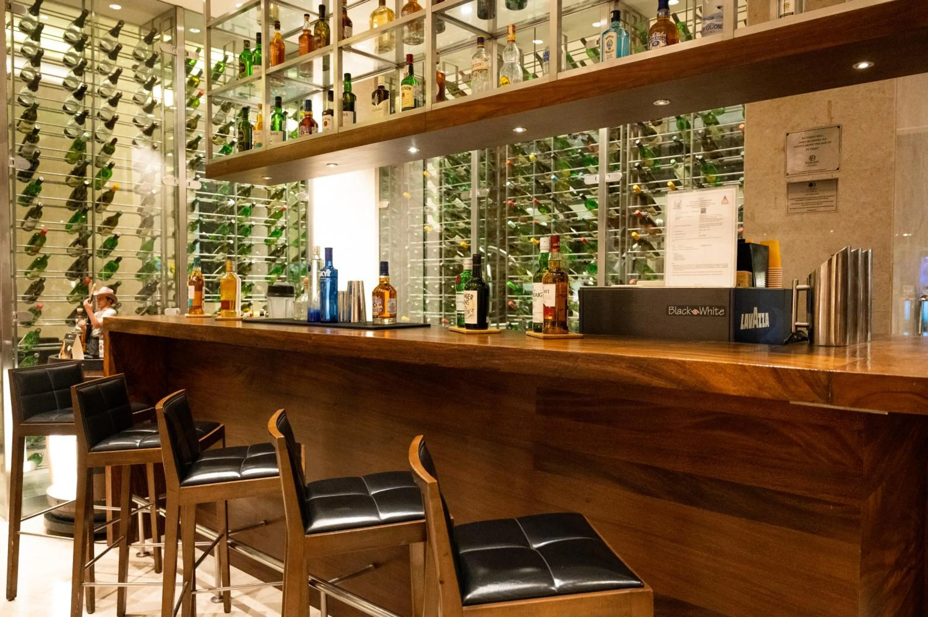 Lounge or bar in DoubleTree by Hilton-Pune Chinchwad