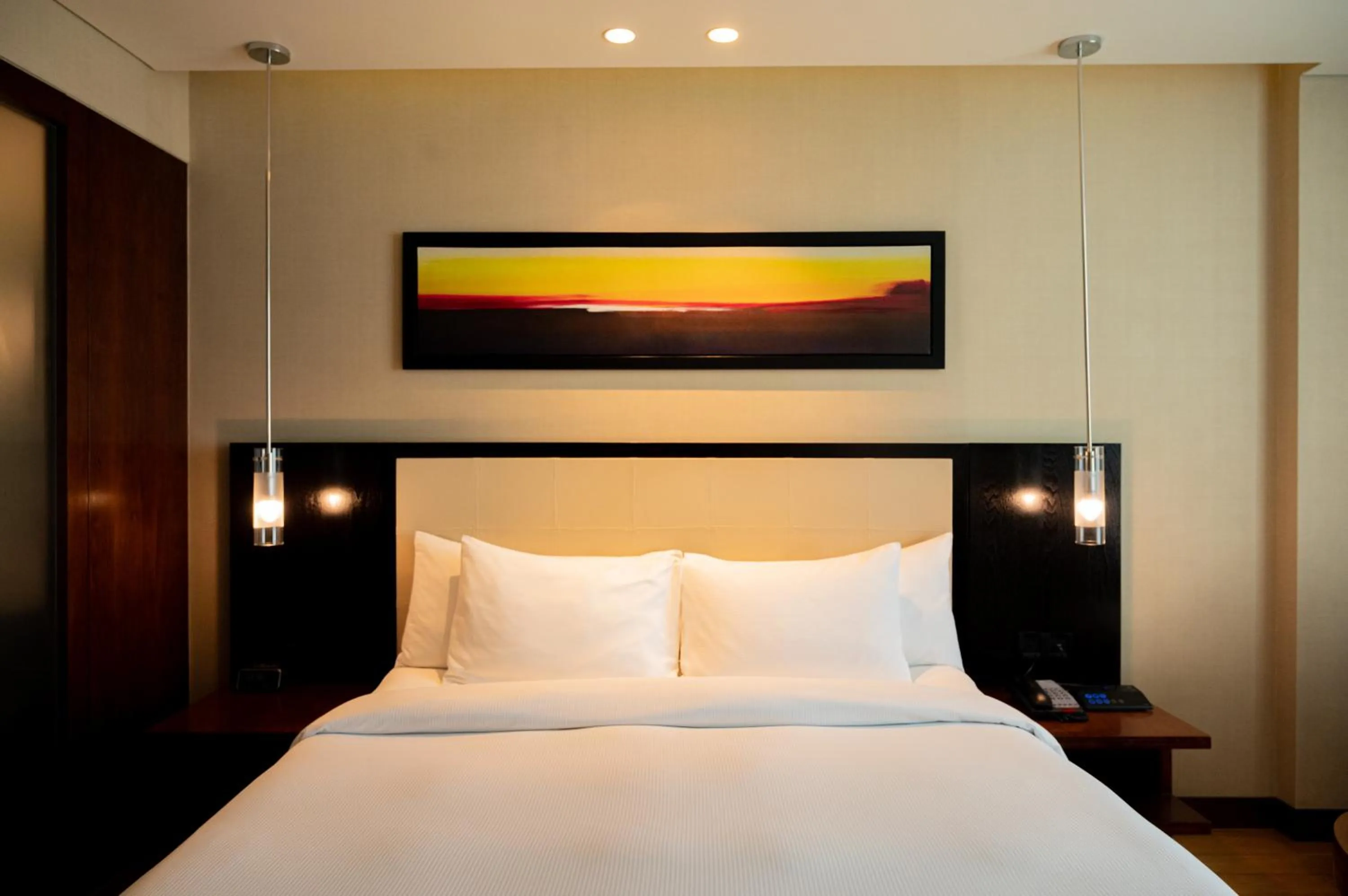 Photo of the whole room, Bed in DoubleTree by Hilton-Pune Chinchwad