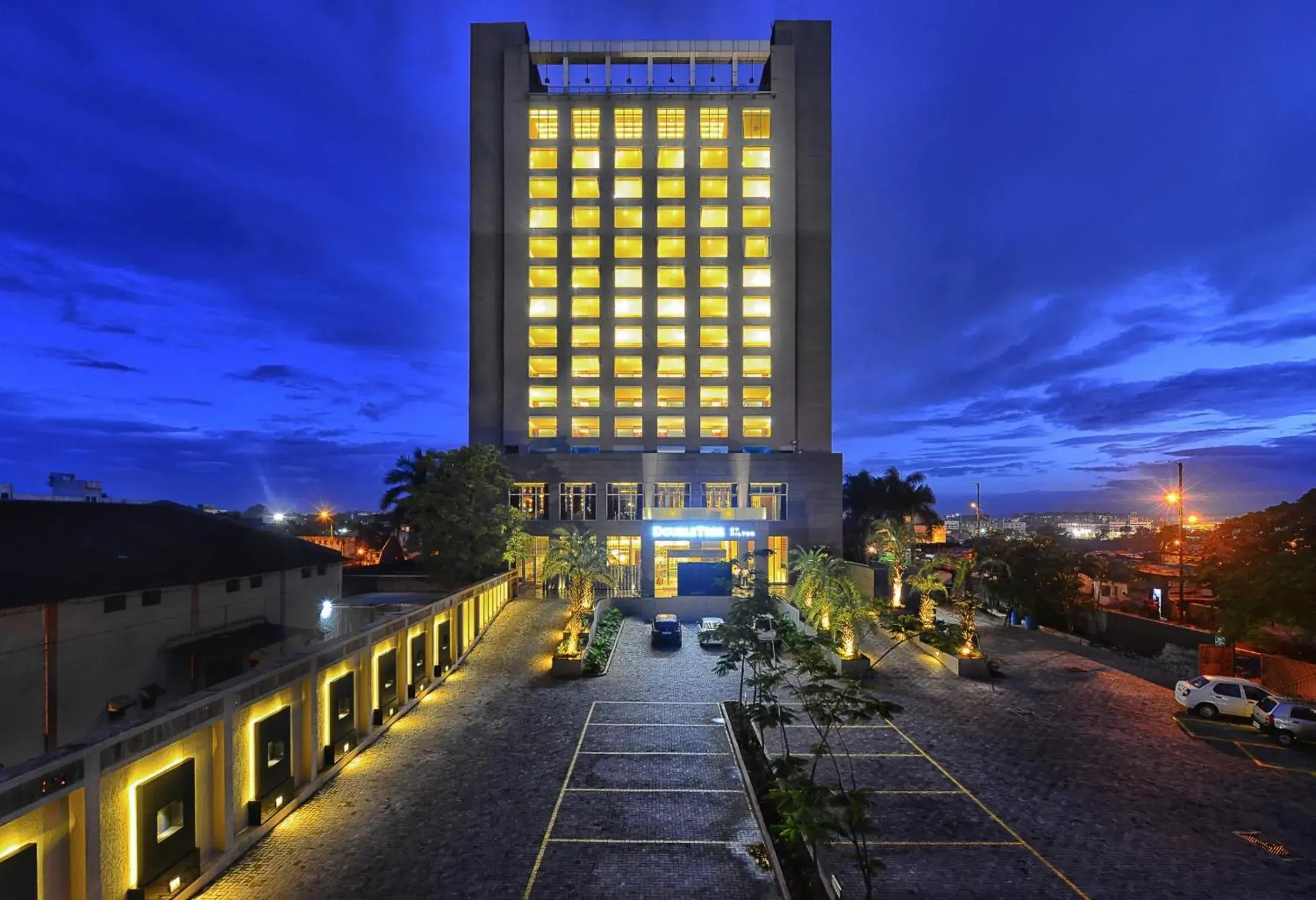 Facade/entrance in DoubleTree by Hilton-Pune Chinchwad Facade/entrance in DoubleTree by Hilton-Pune Chinchwad