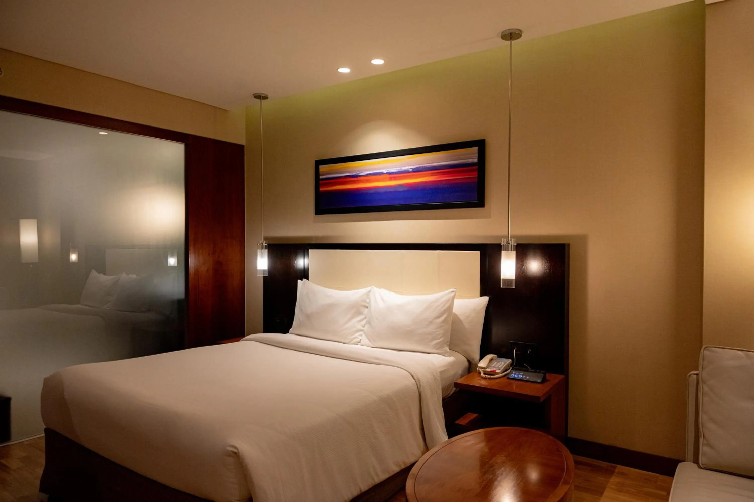 Photo of the whole room, Bed in DoubleTree by Hilton-Pune Chinchwad