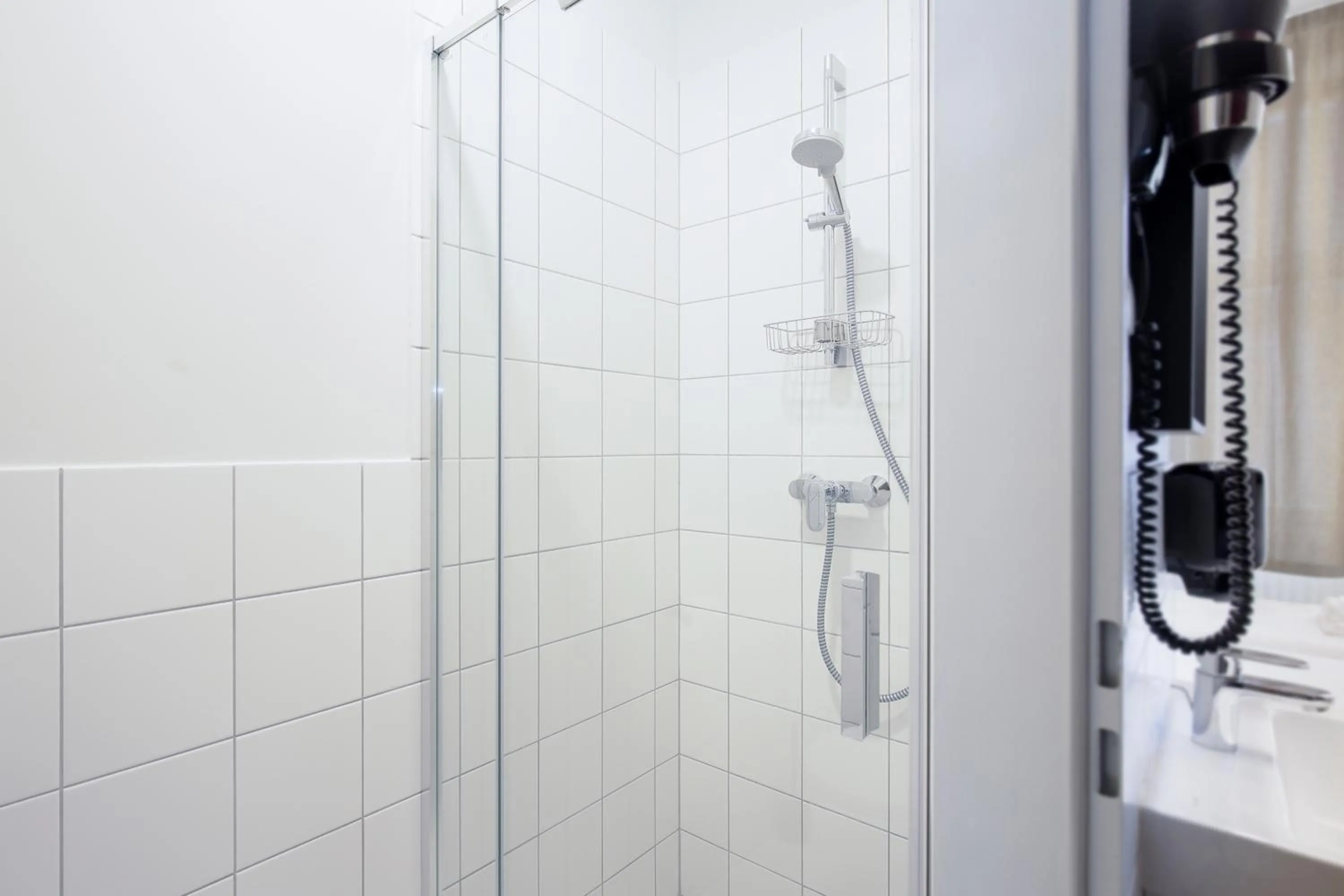 Bathroom in Maverick Athenaeum