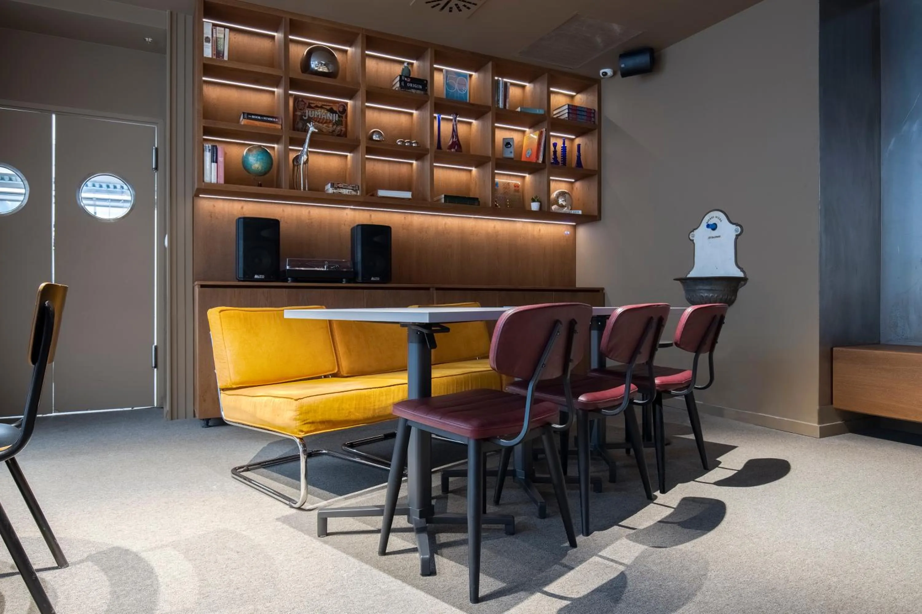 Lobby or reception in Maverick Athenaeum