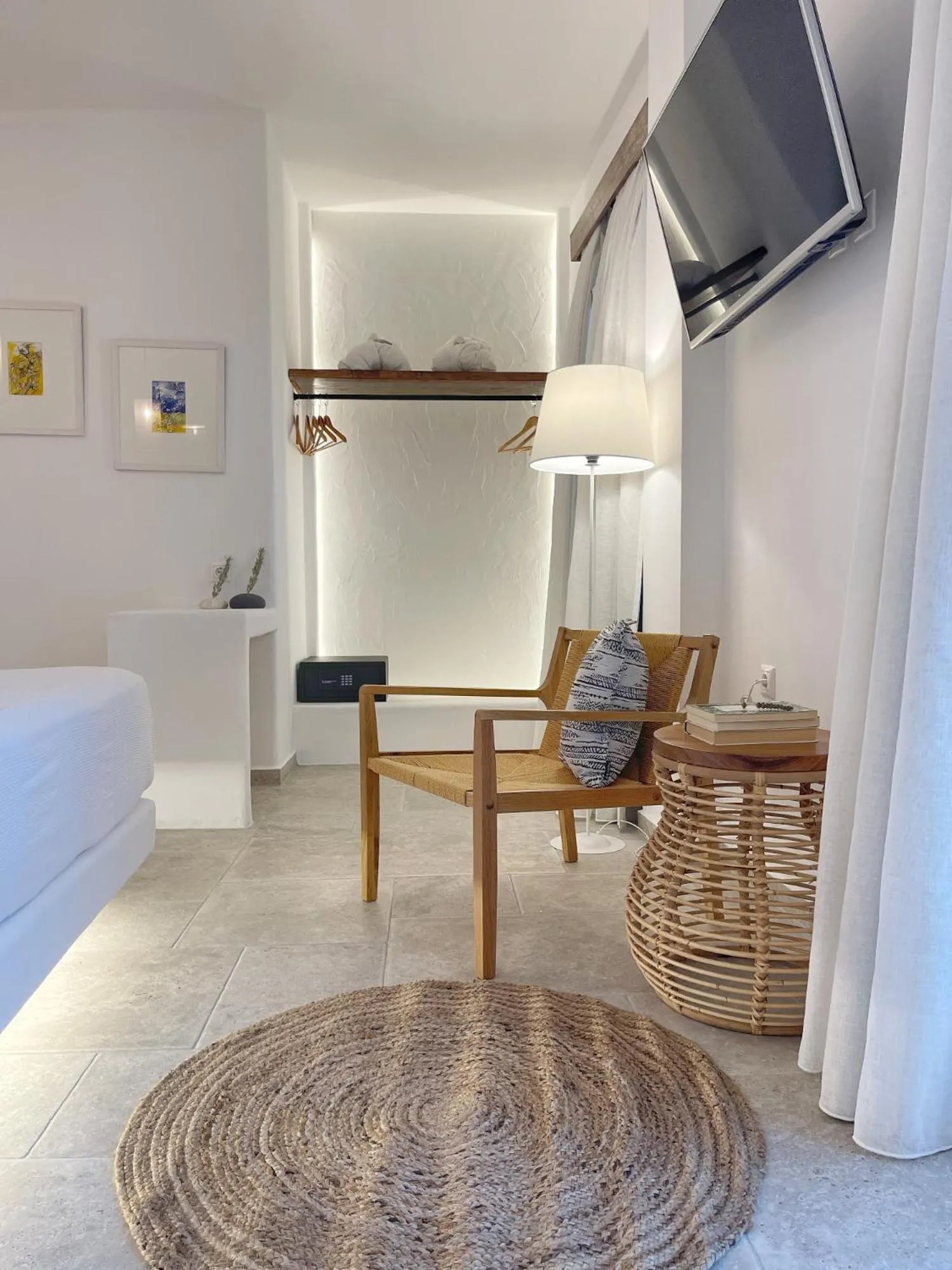 TV and multimedia in Kallichoron Art Boutique Hotel