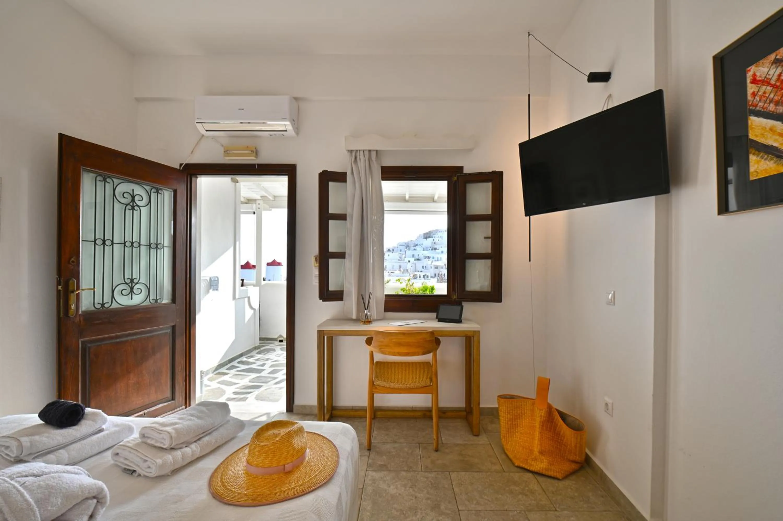 Photo of the whole room, Bed in Kallichoron Art Boutique Hotel