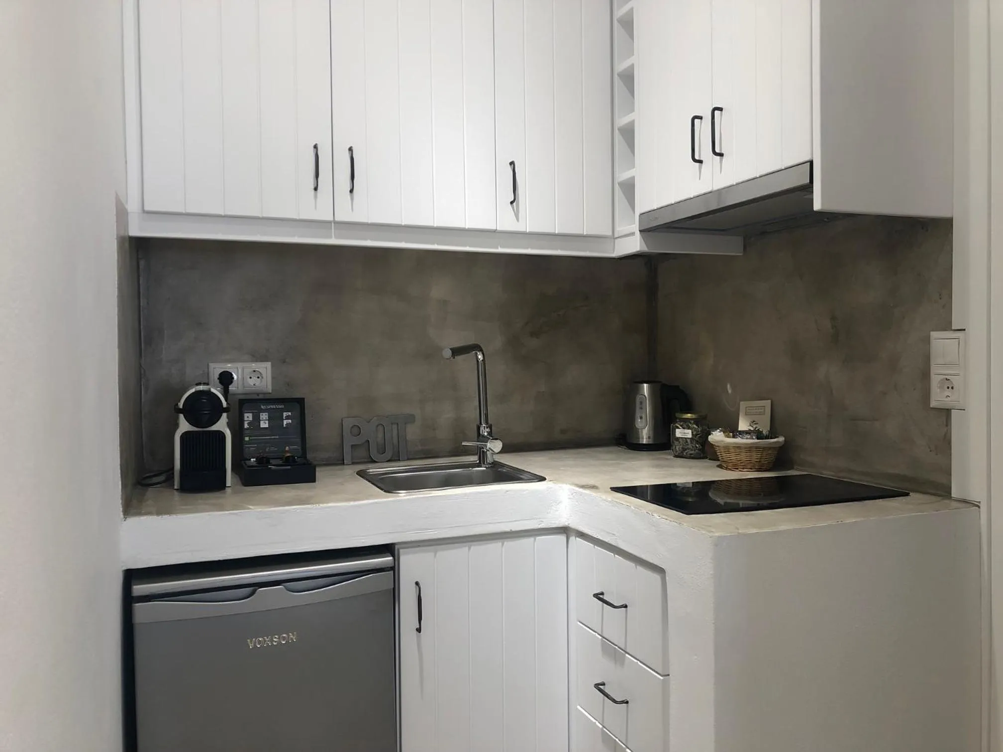 Coffee/tea facilities in Kallichoron Art Boutique Hotel