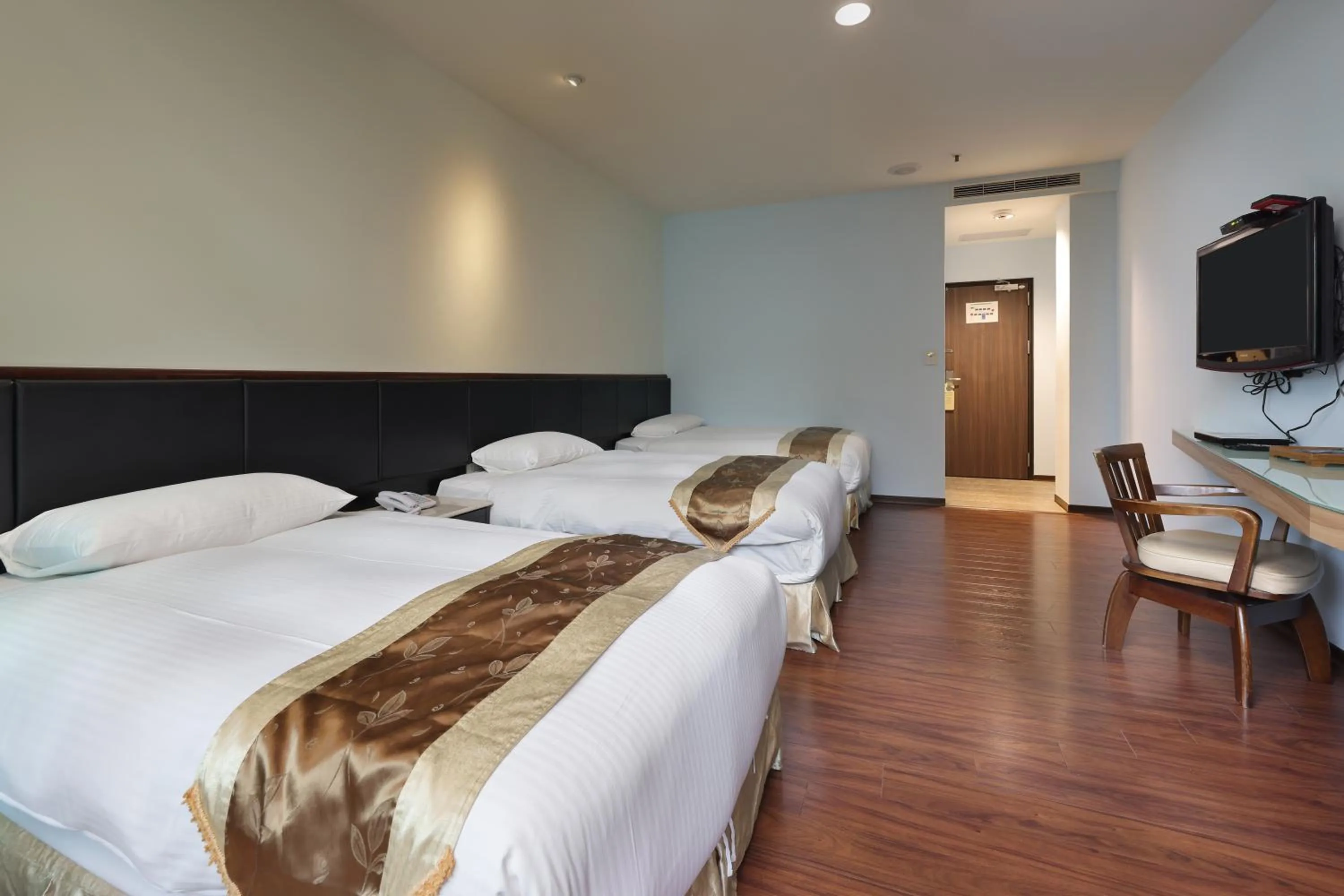 Photo of the whole room, Bed in Shante Hotel Shitou