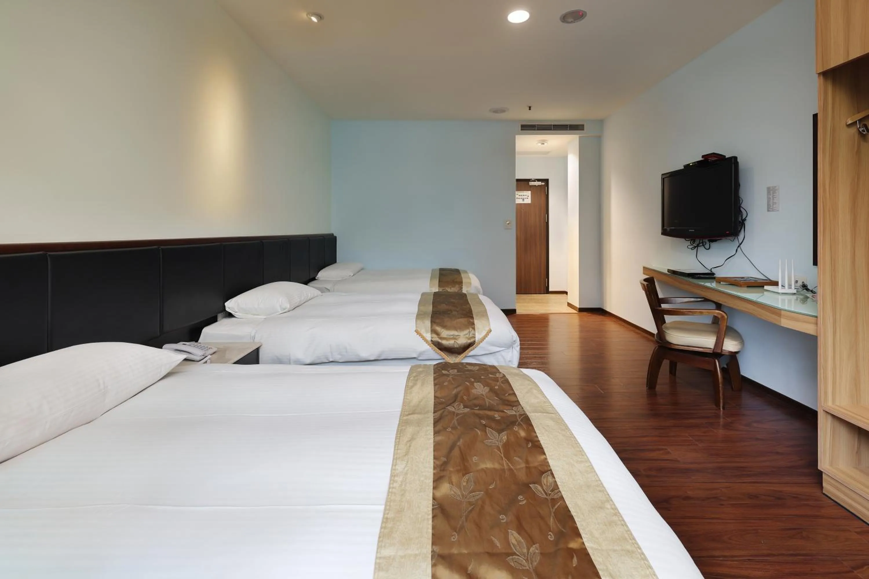 Photo of the whole room, Bed in Shante Hotel Shitou