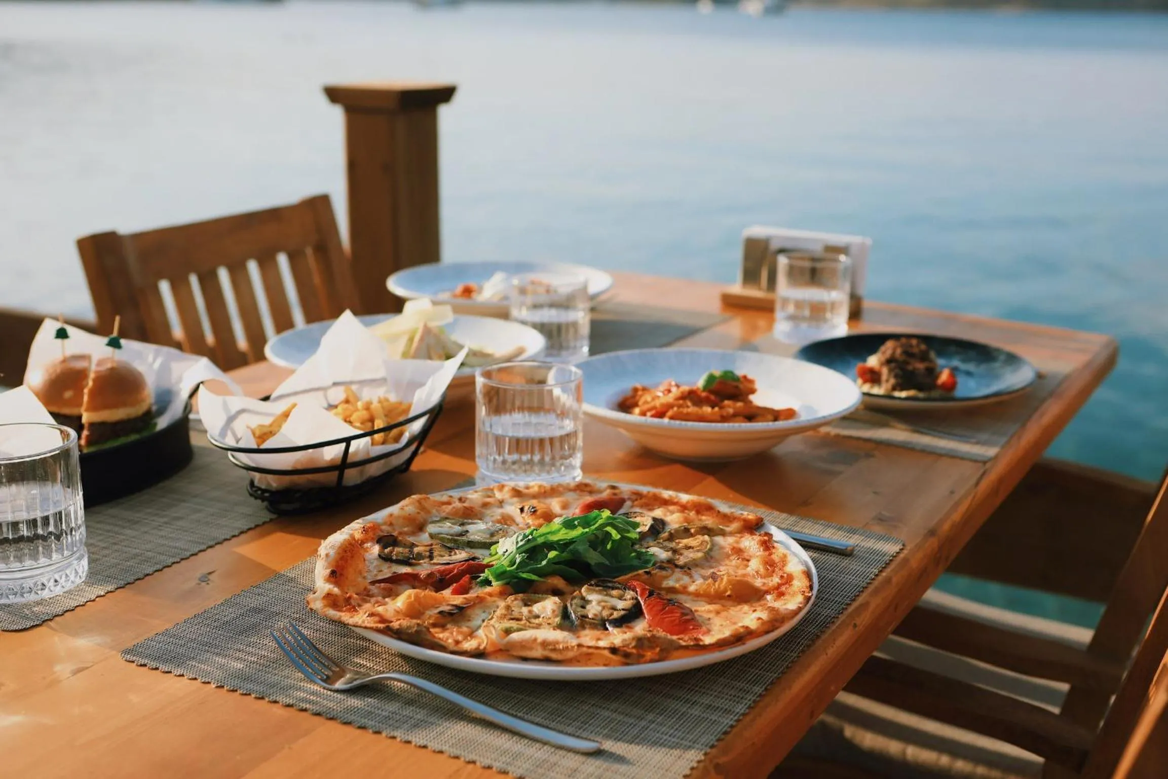 Restaurant/places to eat in Lavinya Otel