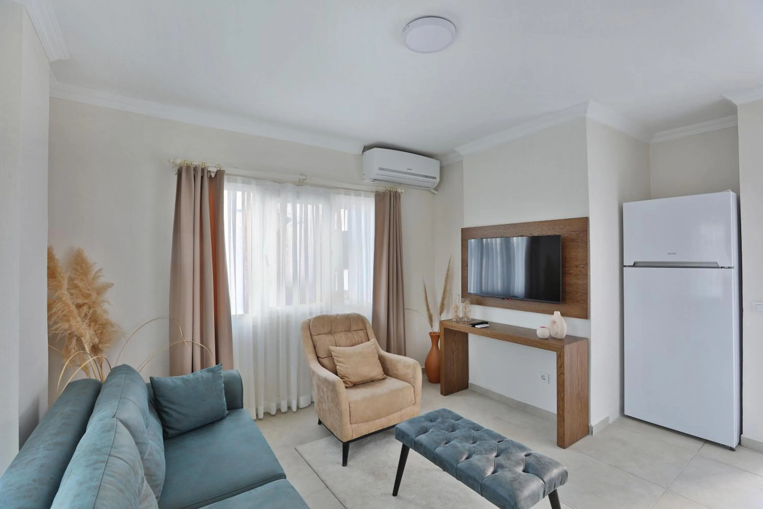 Communal lounge/ TV room in Lavinya Otel